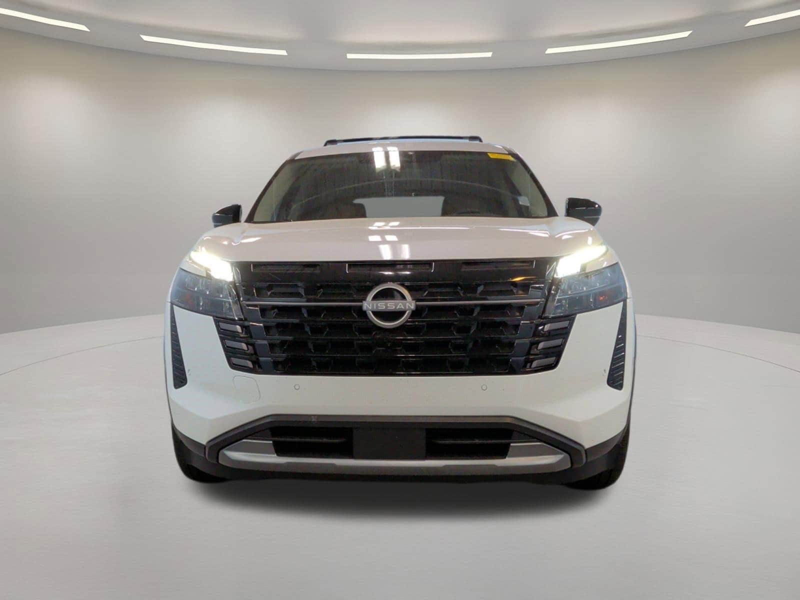 2026 Nissan Pathfinder Platinum photo 4