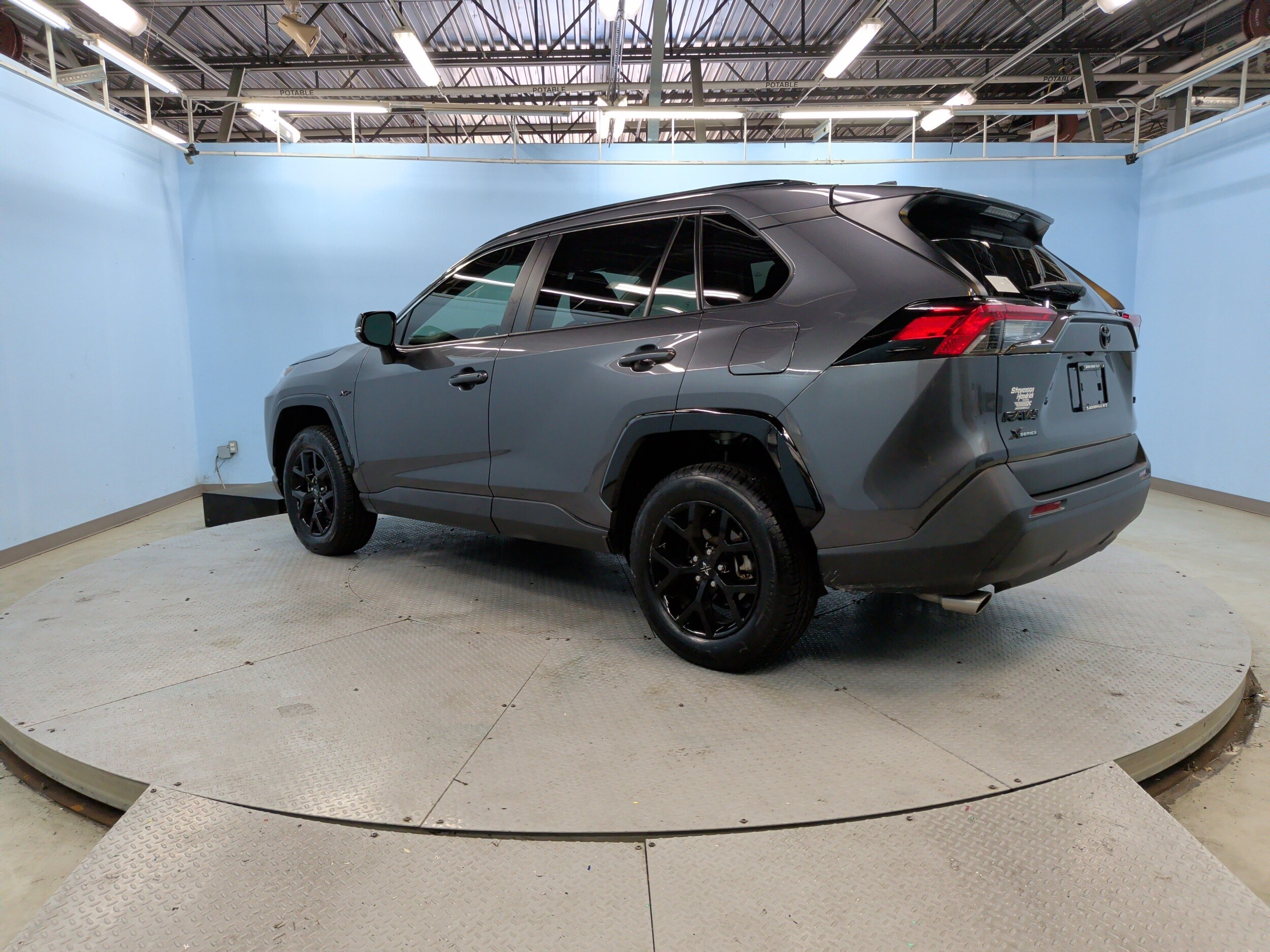 2023 Toyota RAV4 XLE photo 3