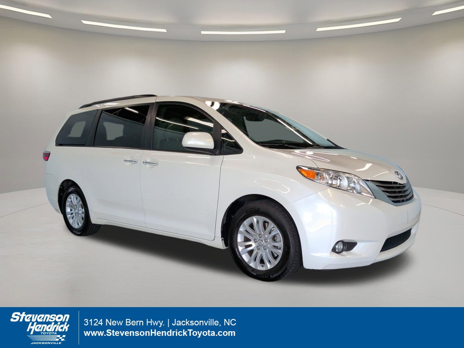 Used 2017 Toyota Sienna For Sale in Jacksonville, NC VIN