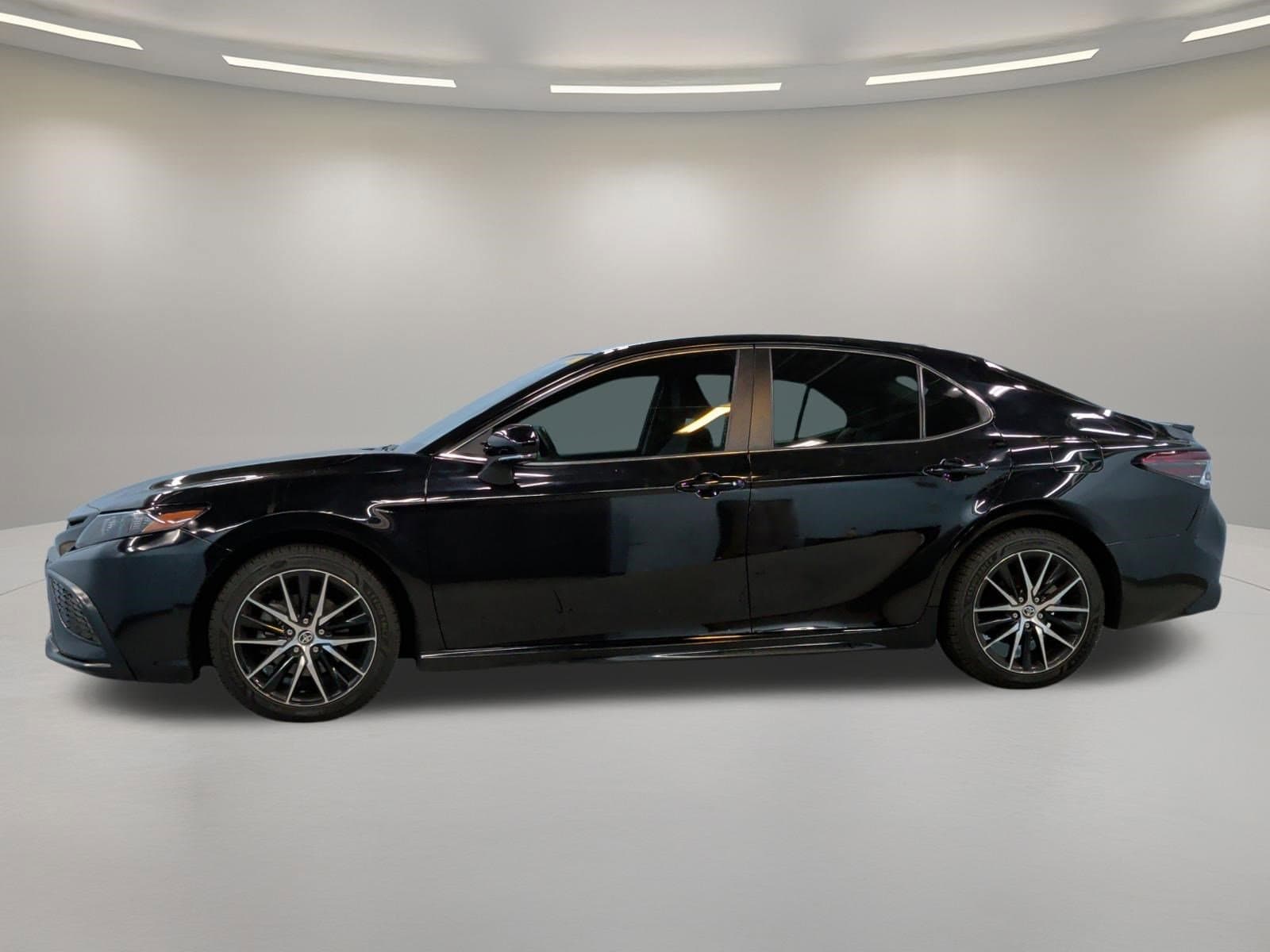 2024 Toyota Camry SE photo 6