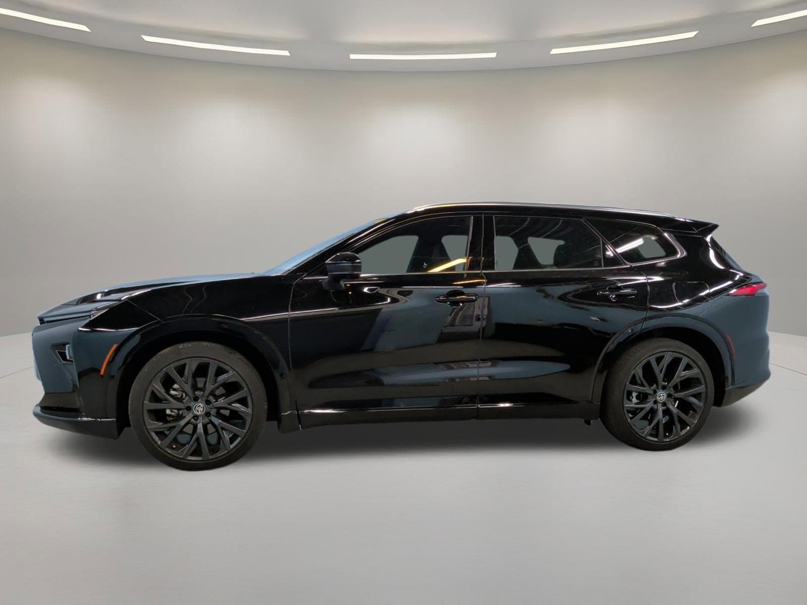 2025 Toyota Crown Signia Limited photo 6