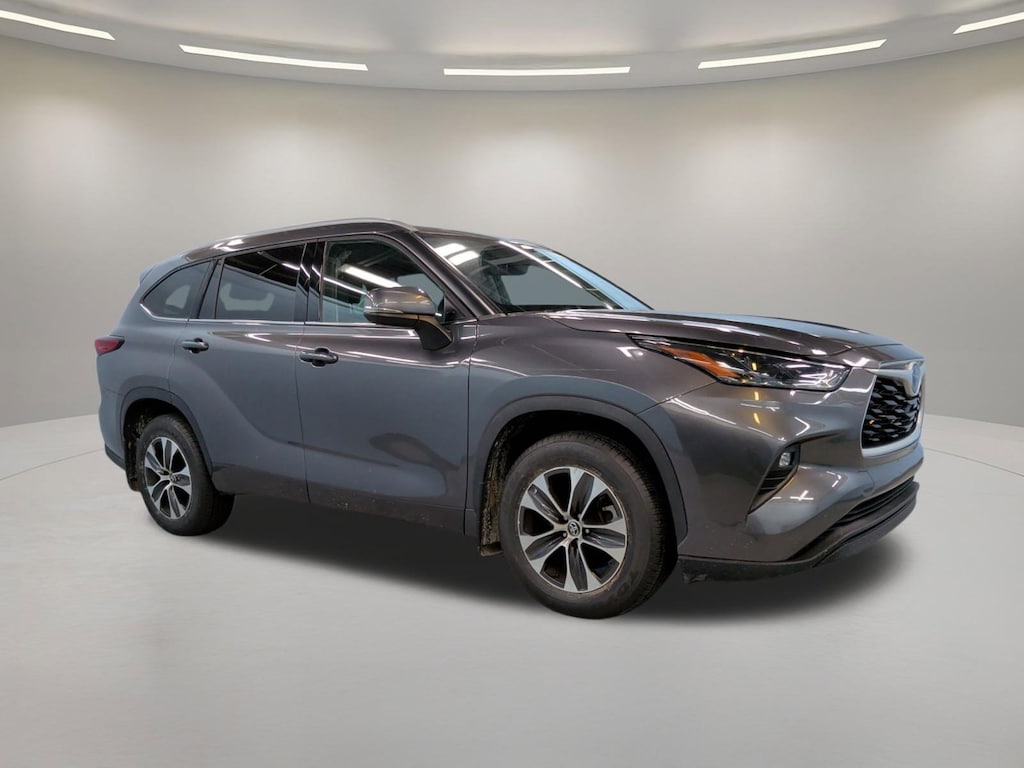 Used 2022 Toyota Highlander Hybrid XLE SUV