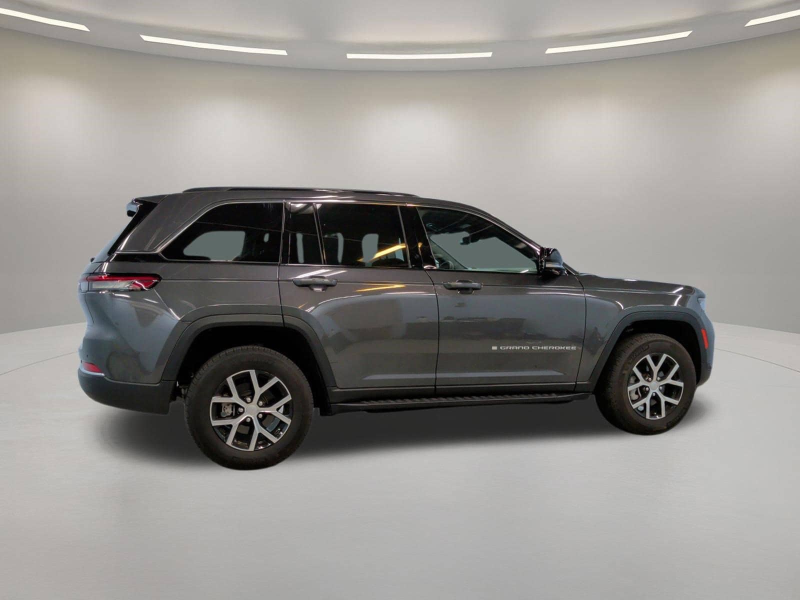 2024 Jeep Grand Cherokee Limited photo 3