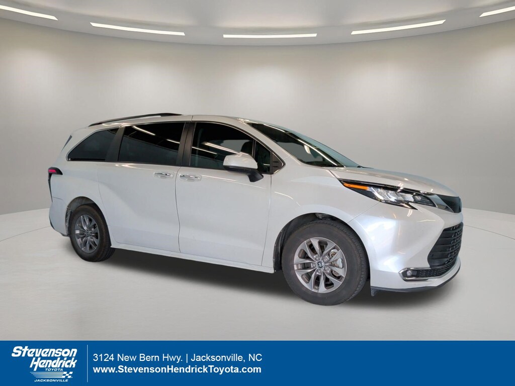 Certified 2022 Toyota Sienna XLE 8 Passenger Van Passenger Van