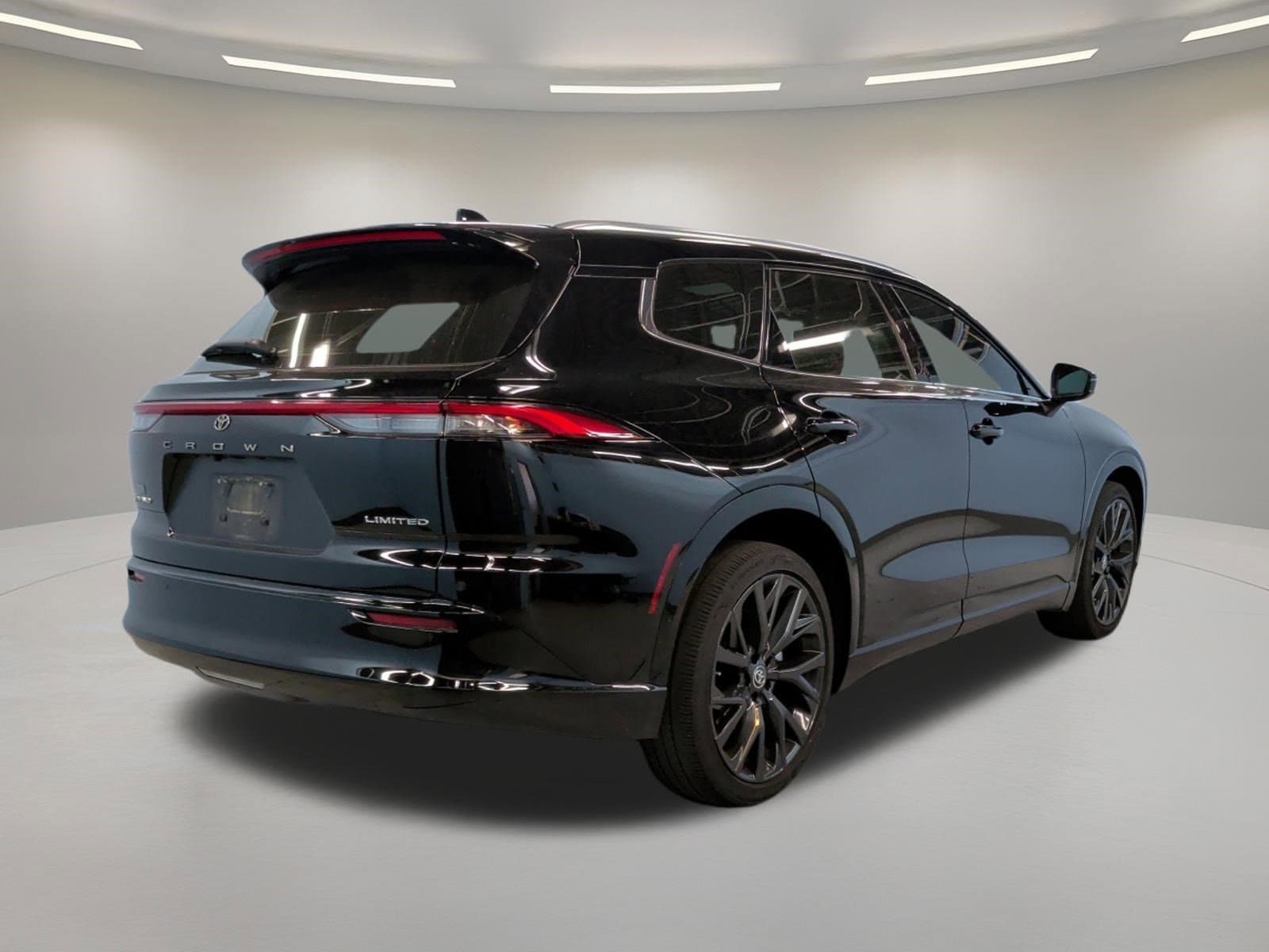 2025 Toyota Crown Signia Limited photo 3