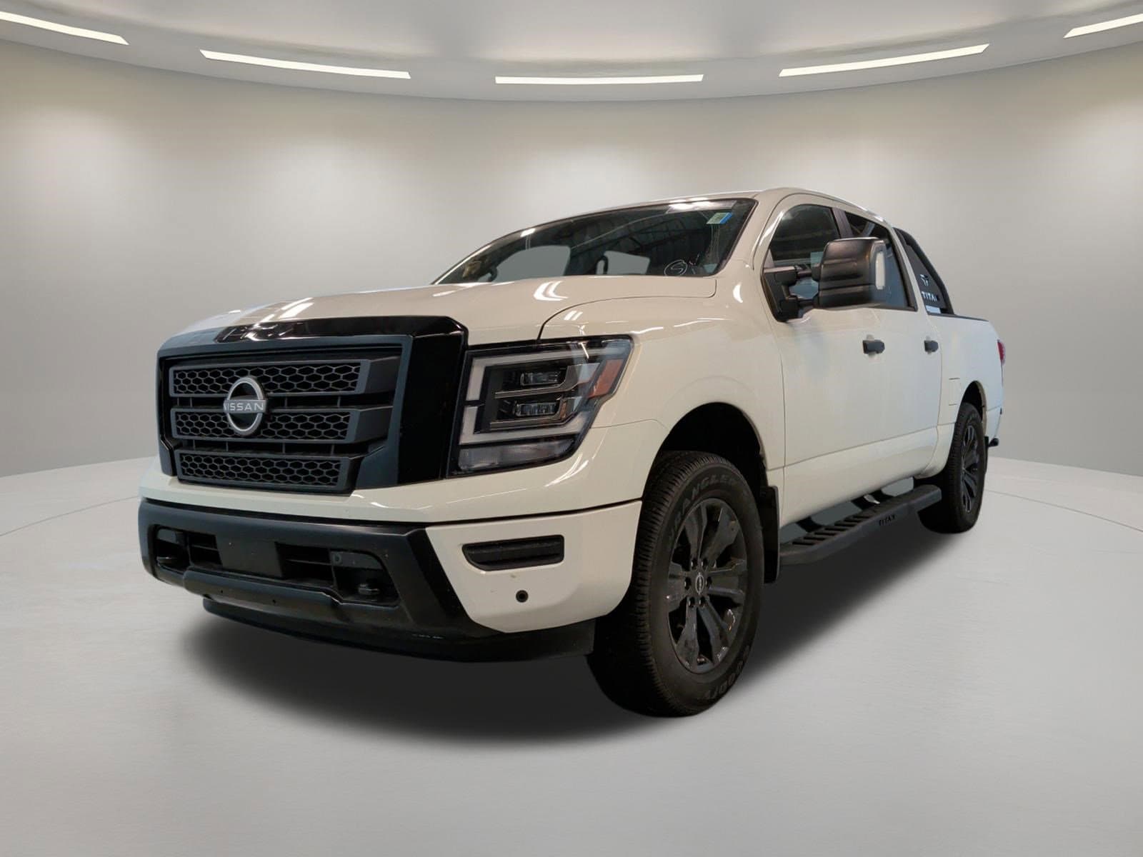 2023 Nissan Titan SV photo 4