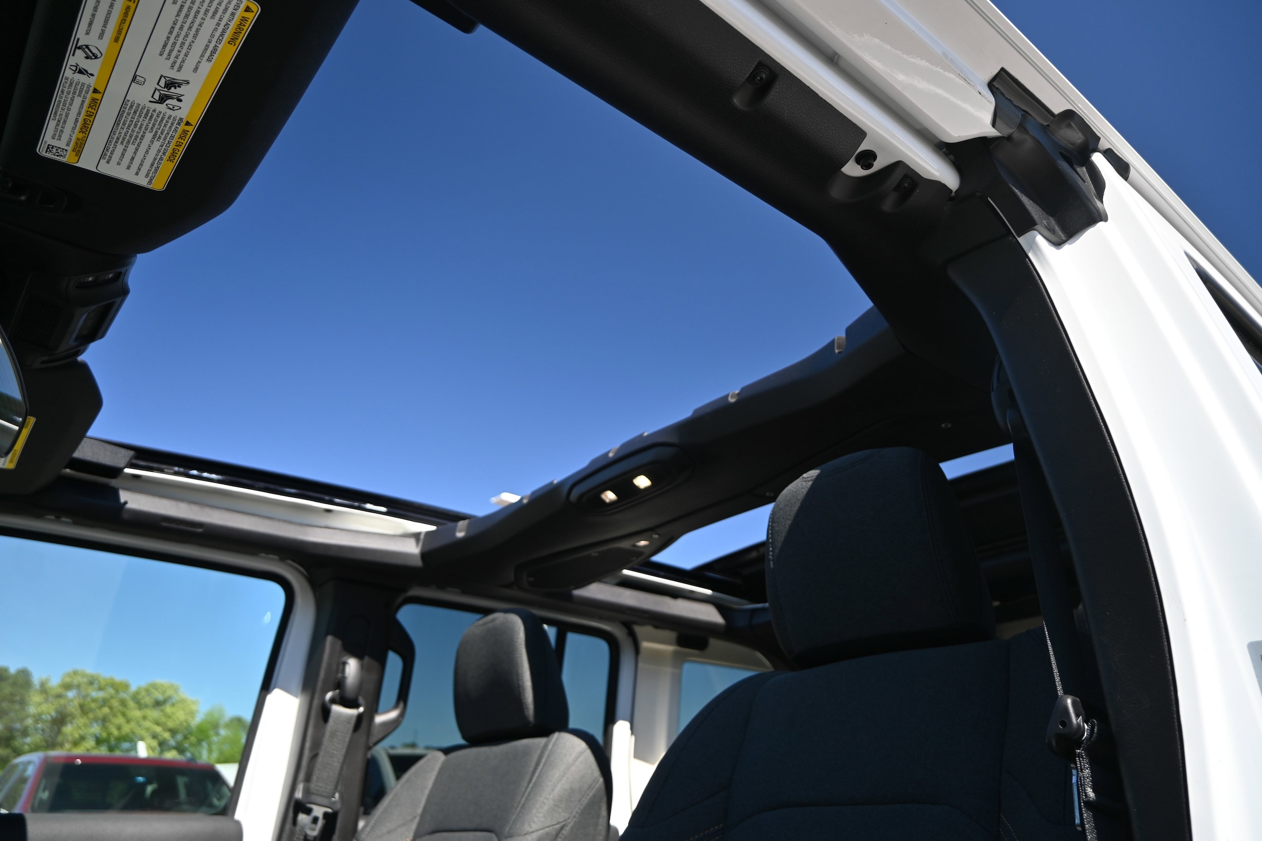 2025 Jeep Wrangler 4xe Sahara photo 3