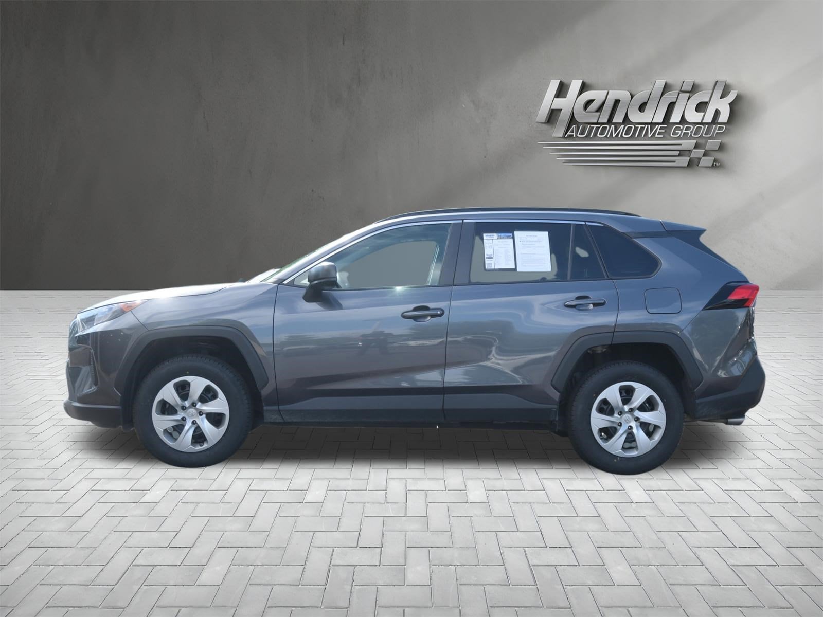 2021 Toyota RAV4 LE photo 5