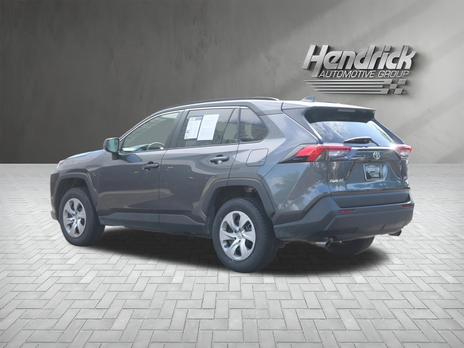 2021 Toyota RAV4 LE photo 6