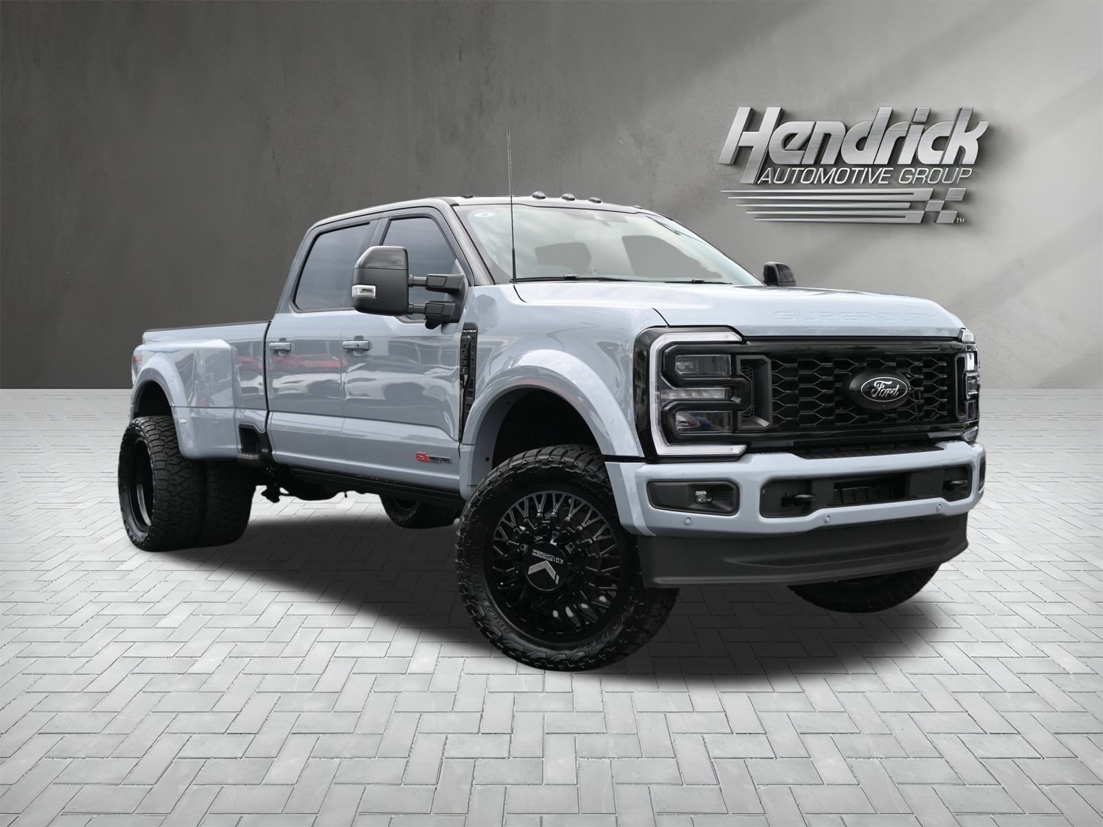 2025 Ford Super Duty F-450 DRW Platinum