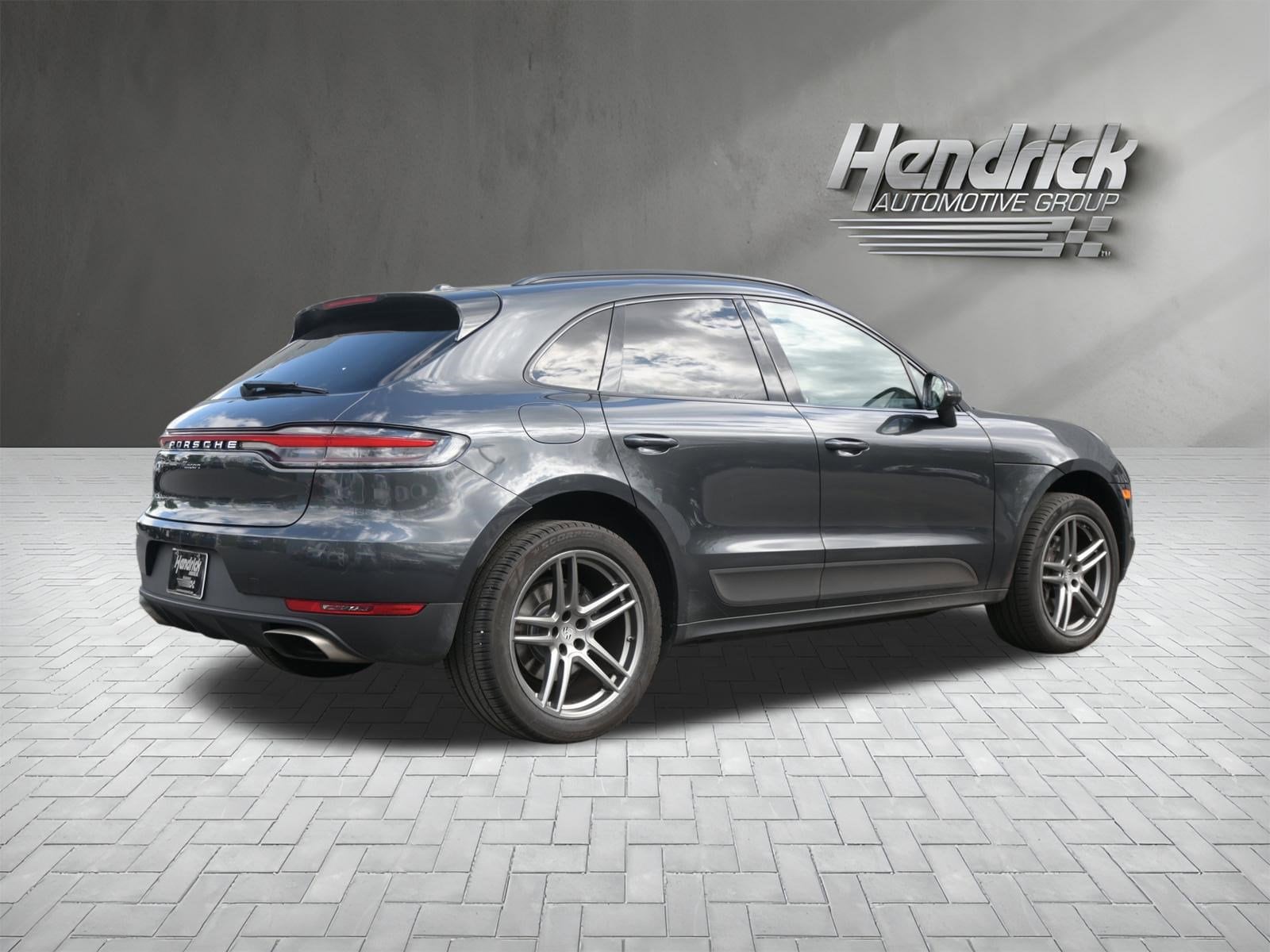 2021 Porsche Macan photo 3