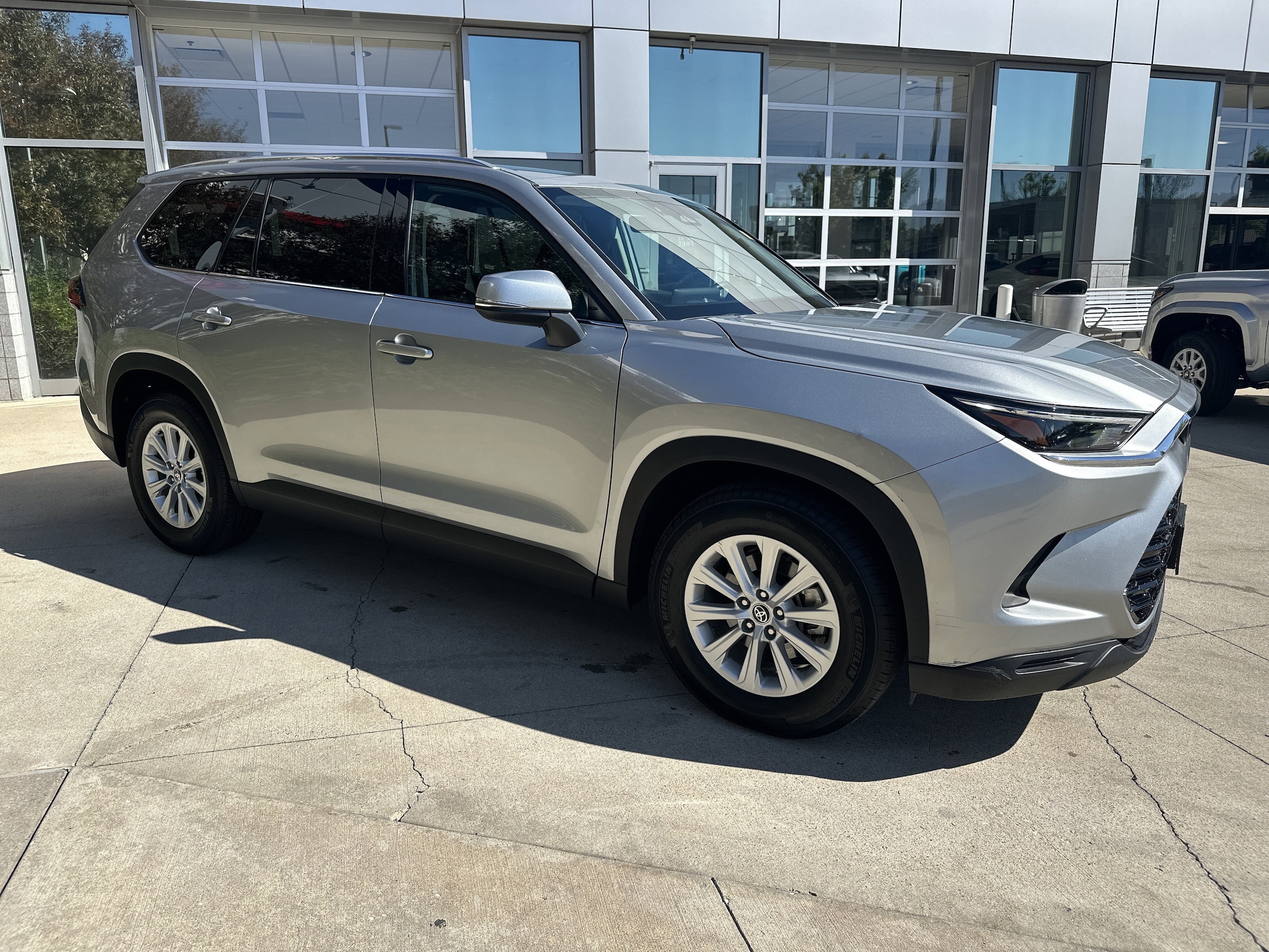 Certified 2025 Toyota Grand Highlander XLE with VIN 5TDAAAB53SS092723 for sale in Kansas City