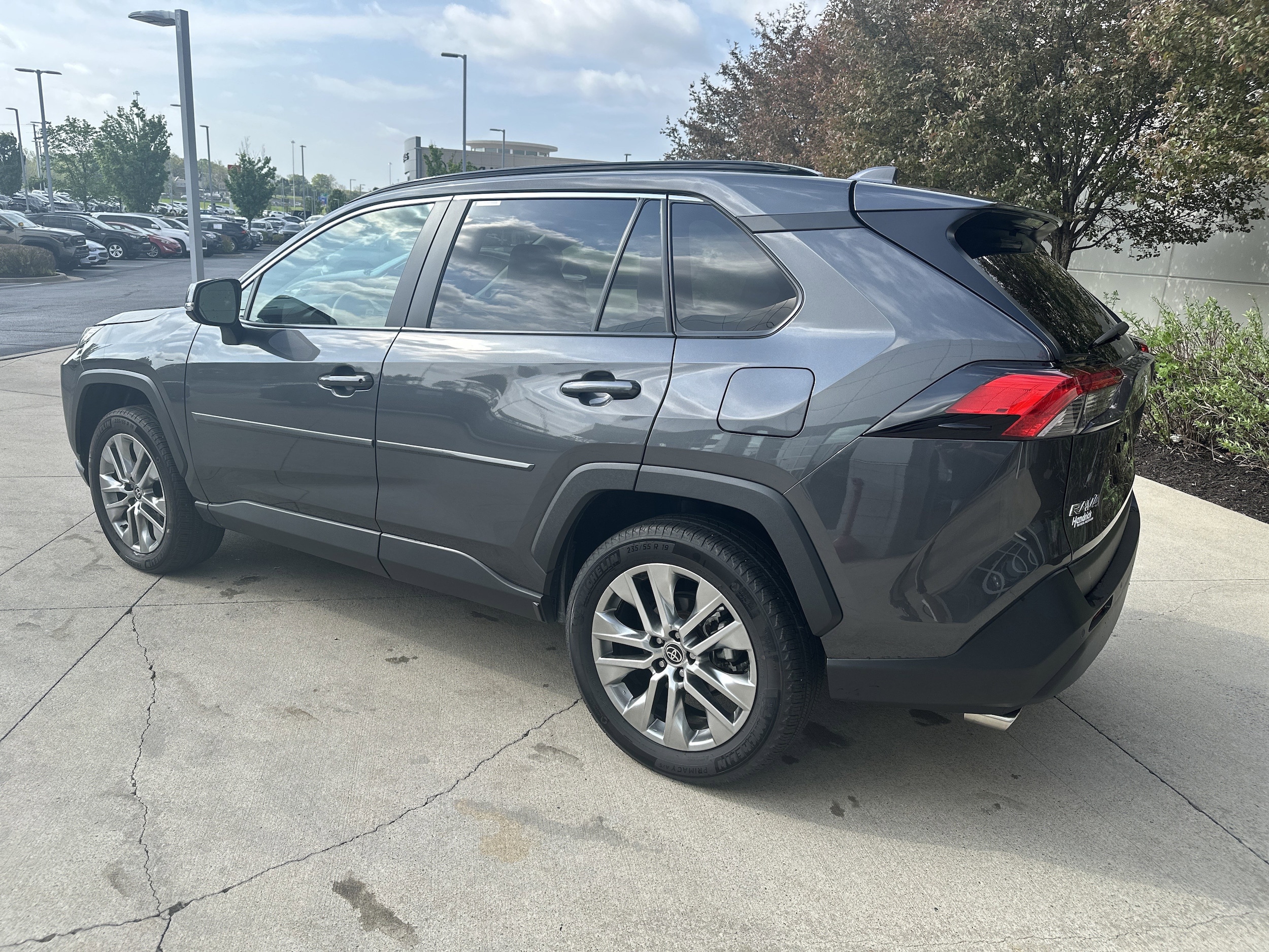 2024 Toyota RAV4 XLE Premium photo 5