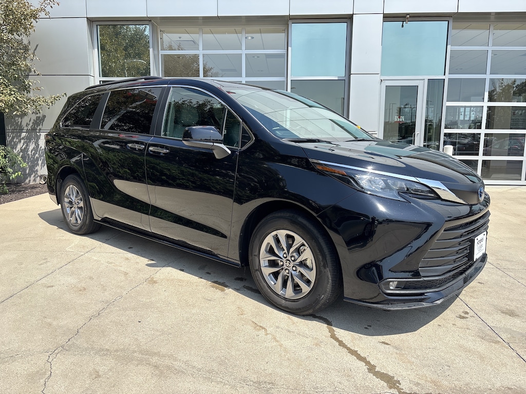 Certified 2025 Toyota Sienna XLE Minivan