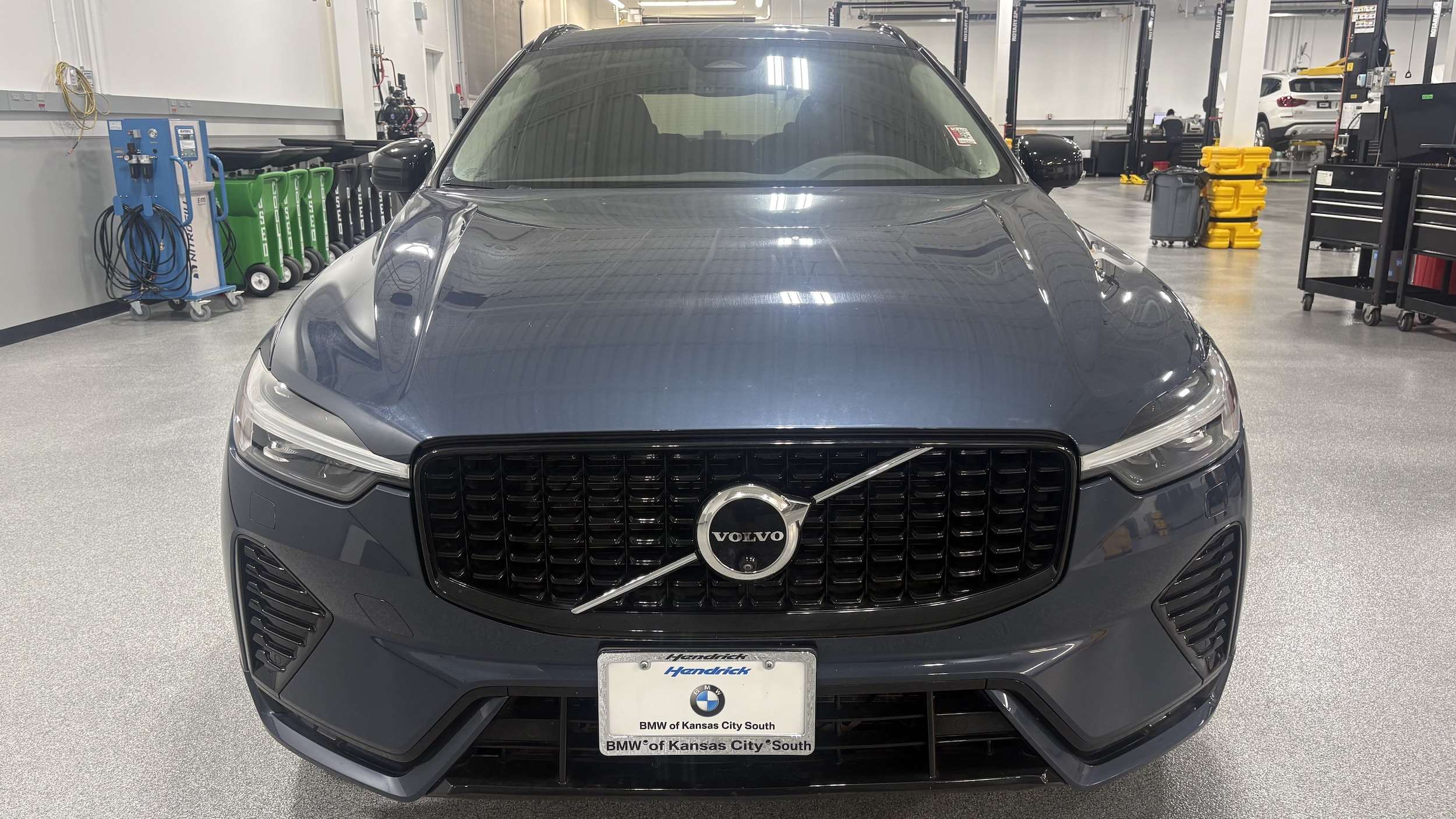 Volvo XC60 Plus Dark Theme