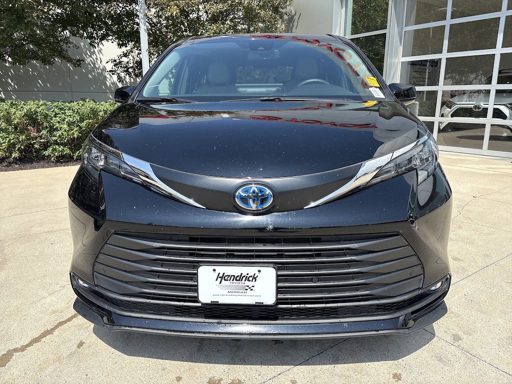 Certified 2025 Toyota Sienna XLE Minivan