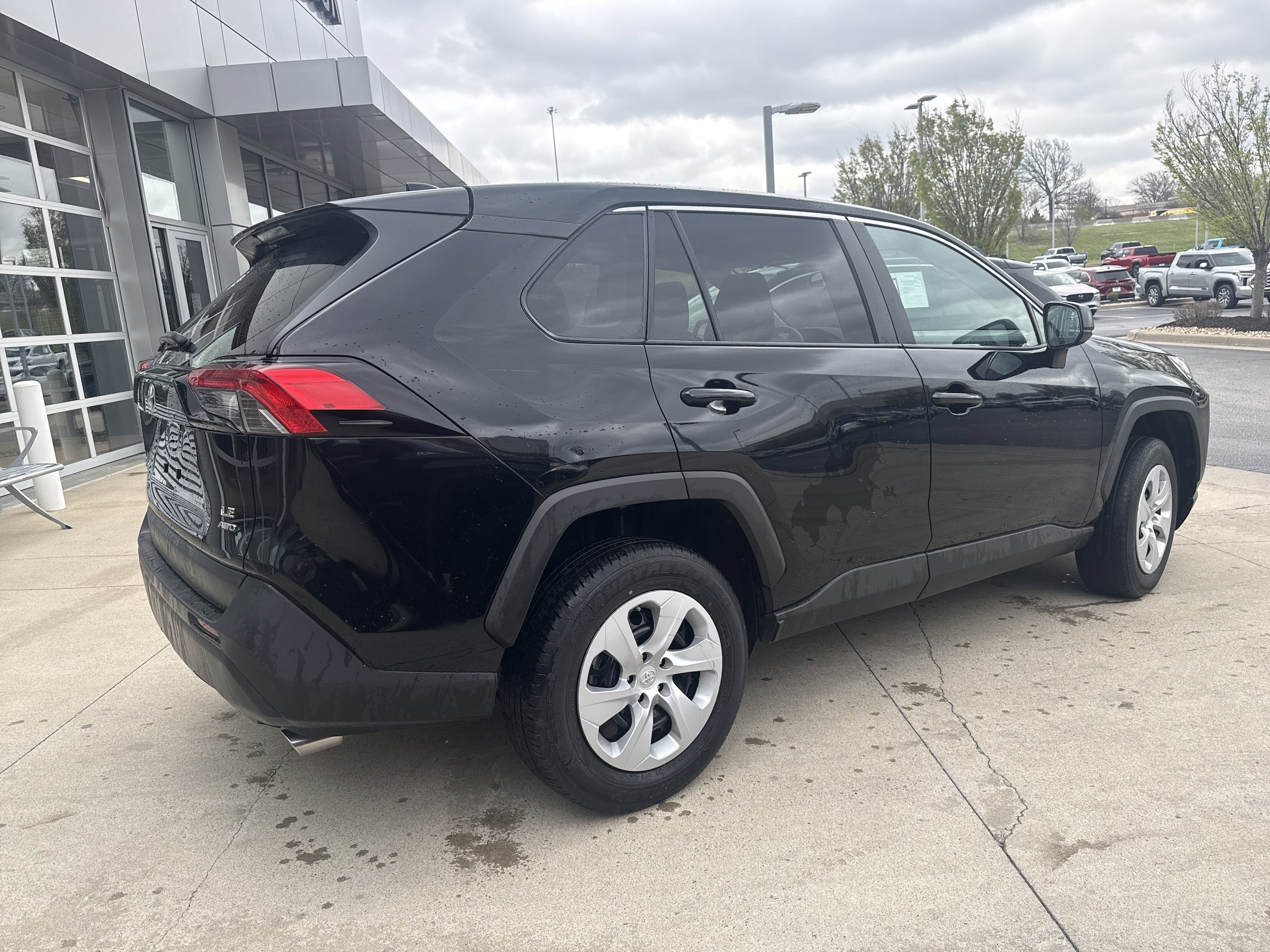 2025 Toyota RAV4 LE photo 4