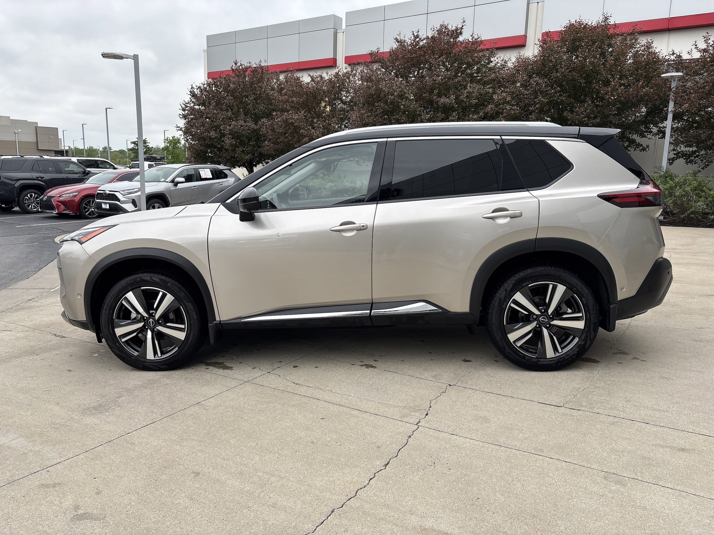 2023 Nissan Rogue SL photo 6