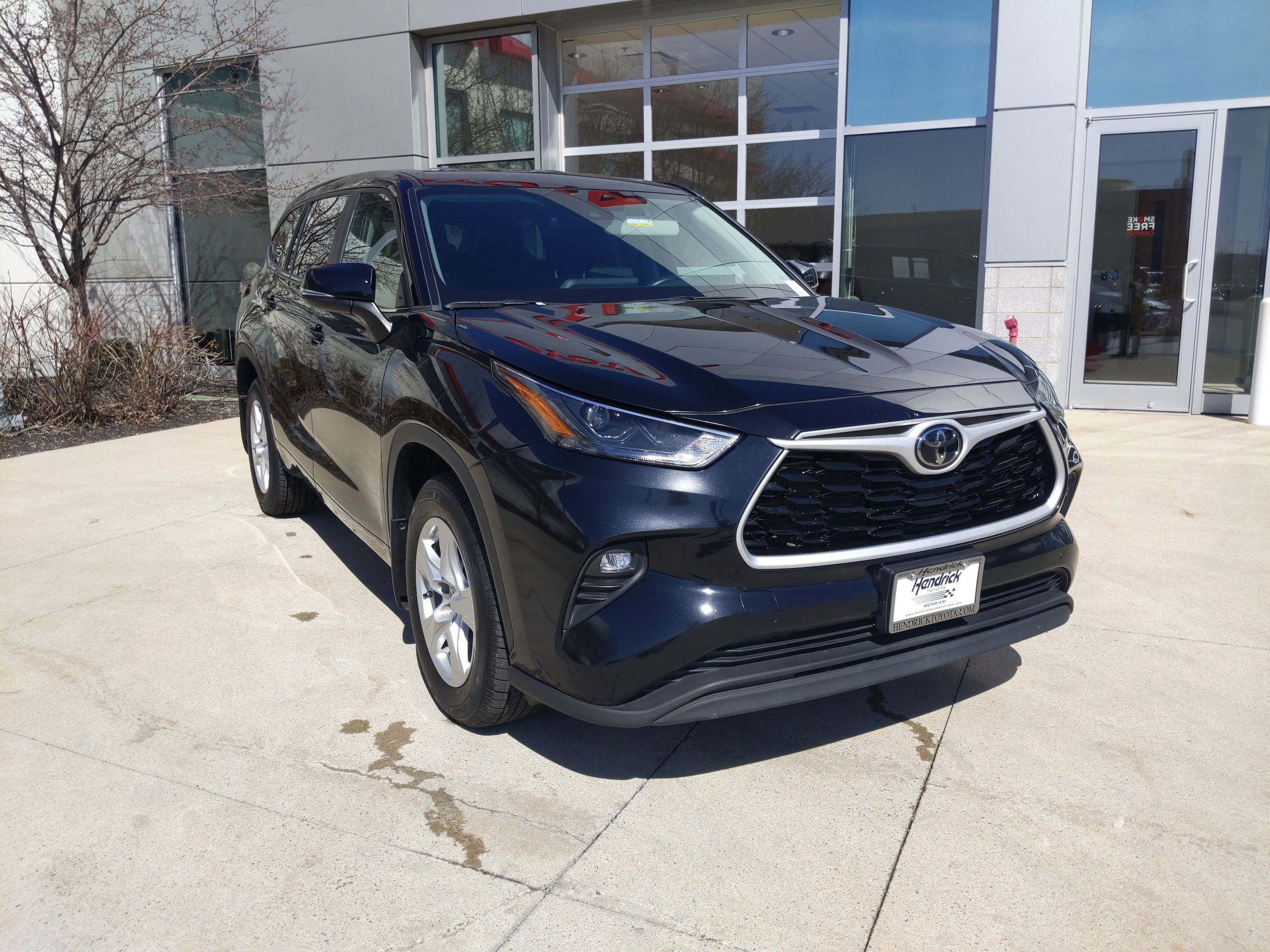 Certified 2024 Toyota Highlander LE with VIN 5TDKDRBH2RS545700 for sale in Kansas City
