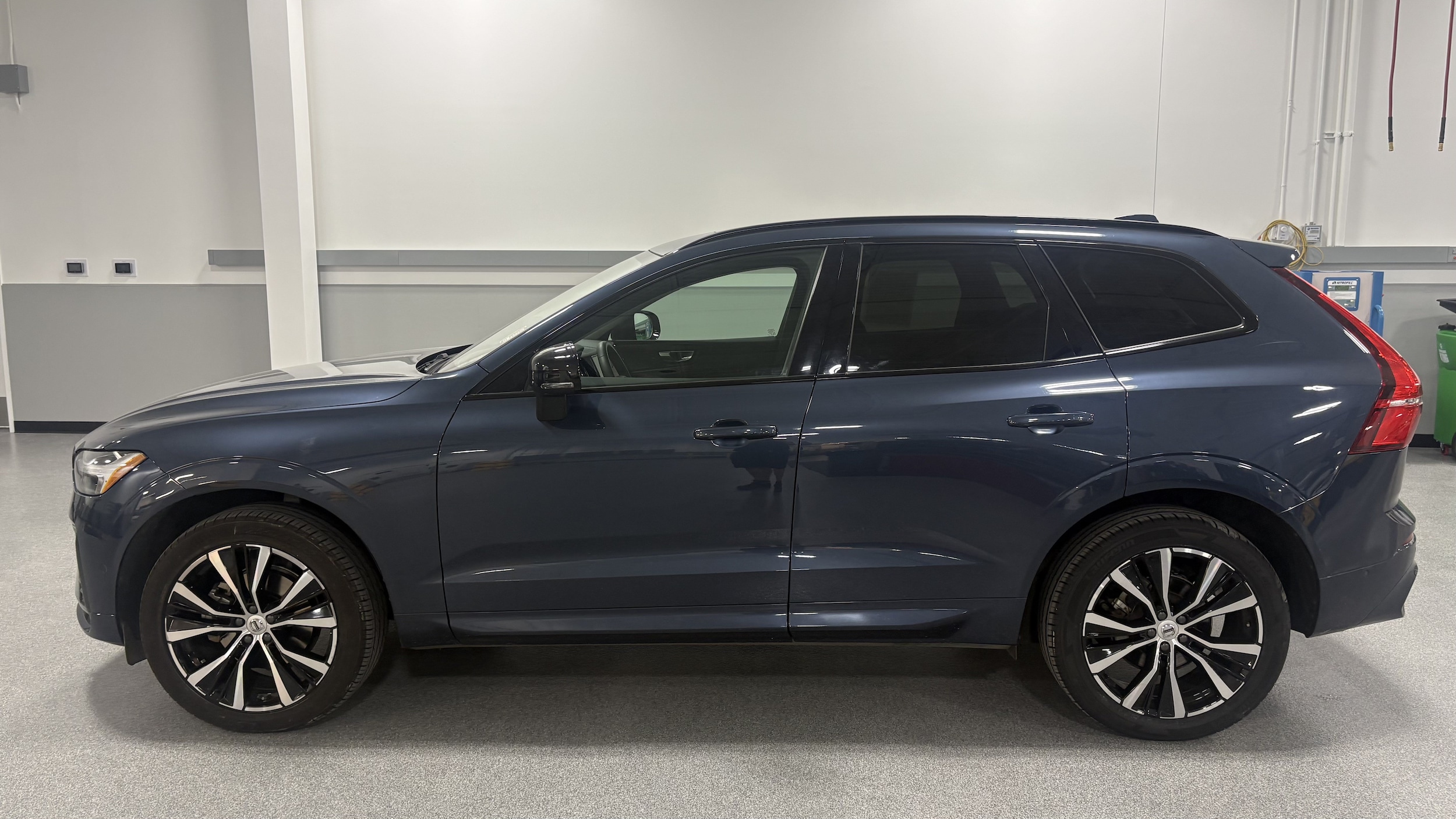 Volvo XC60 Plus Dark Theme