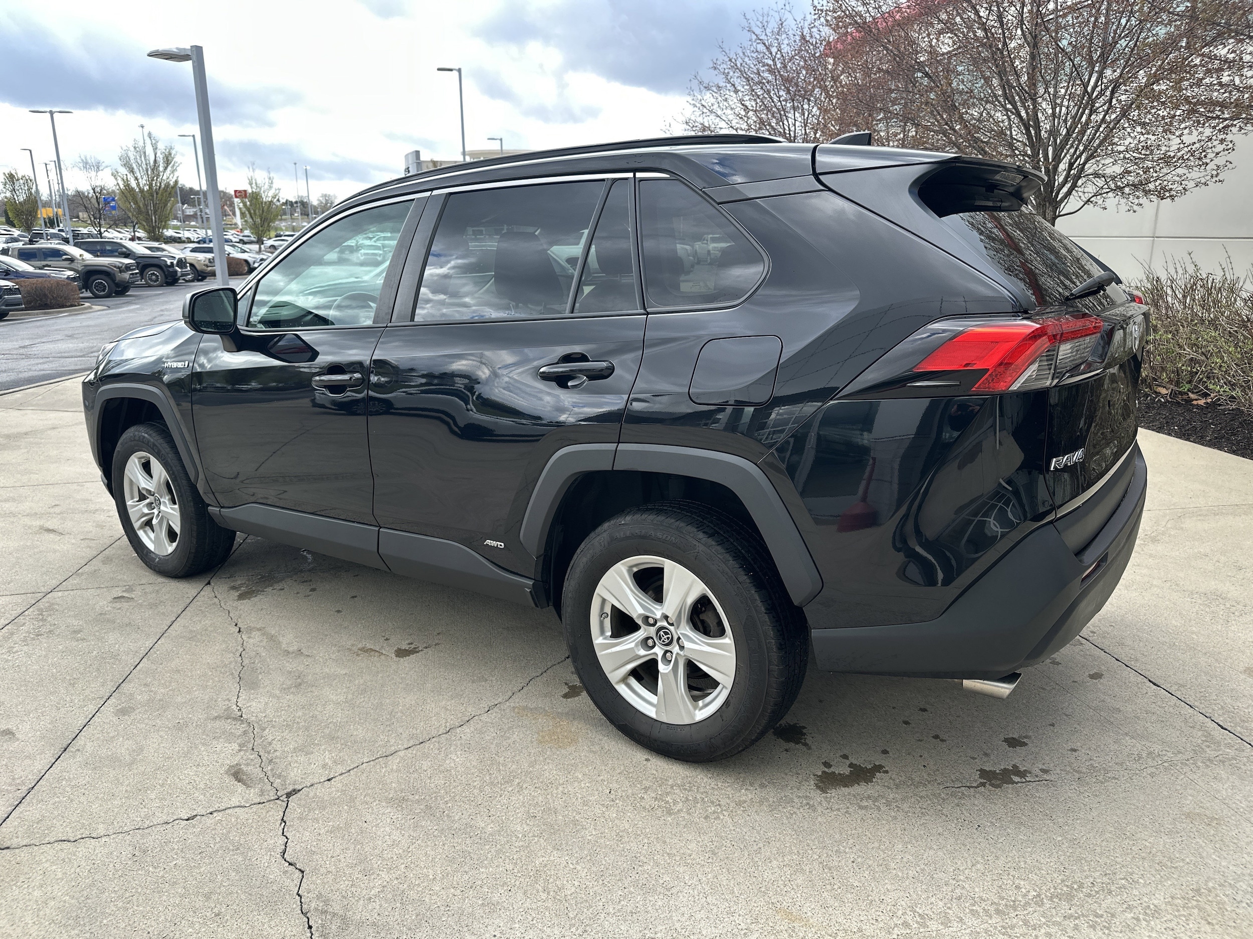 2021 Toyota RAV4 Hybrid LE photo 6