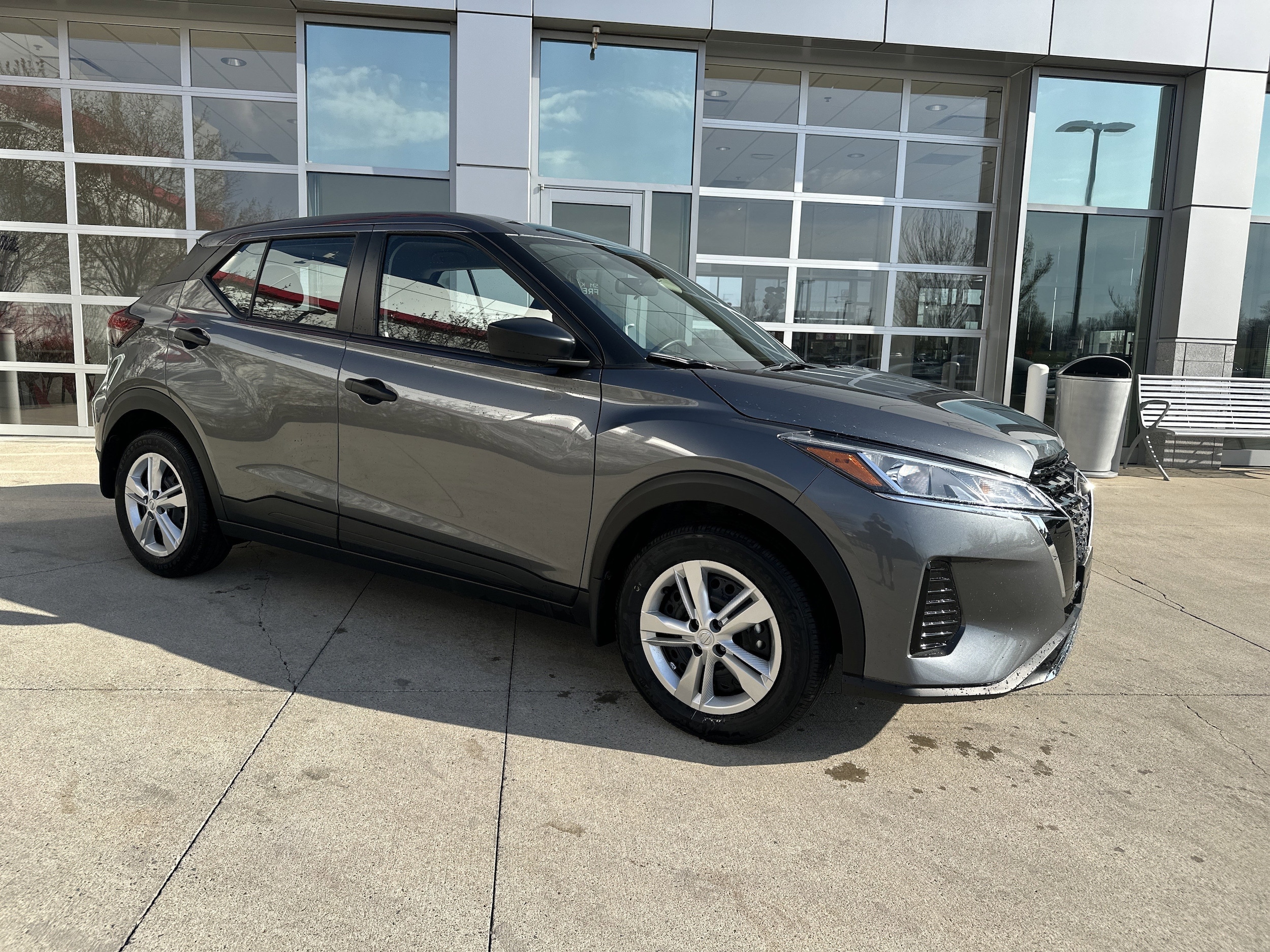 Used 2025 Nissan KICKS PLAY Base with VIN 3N1CP5BV9SL499405 for sale in Kansas City