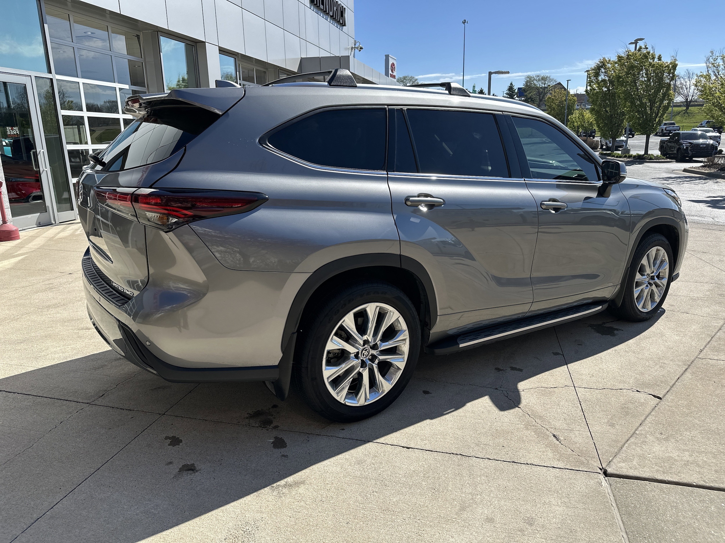 2025 Toyota Highlander Limited photo 5