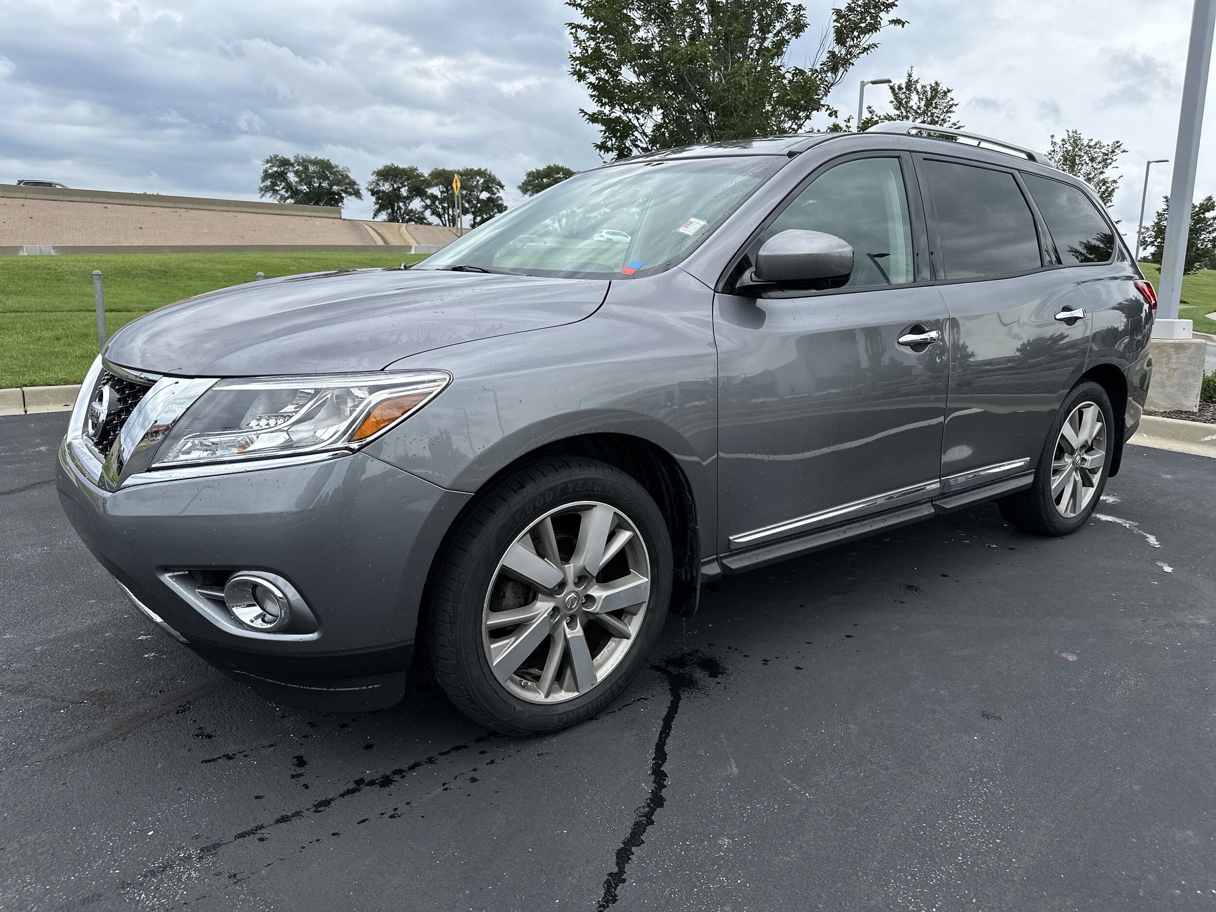 2016 Nissan Pathfinder Platinum photo 3