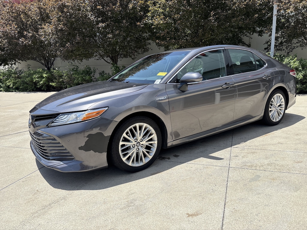 Used 2018 Toyota Camry Hybrid XLE Sedan