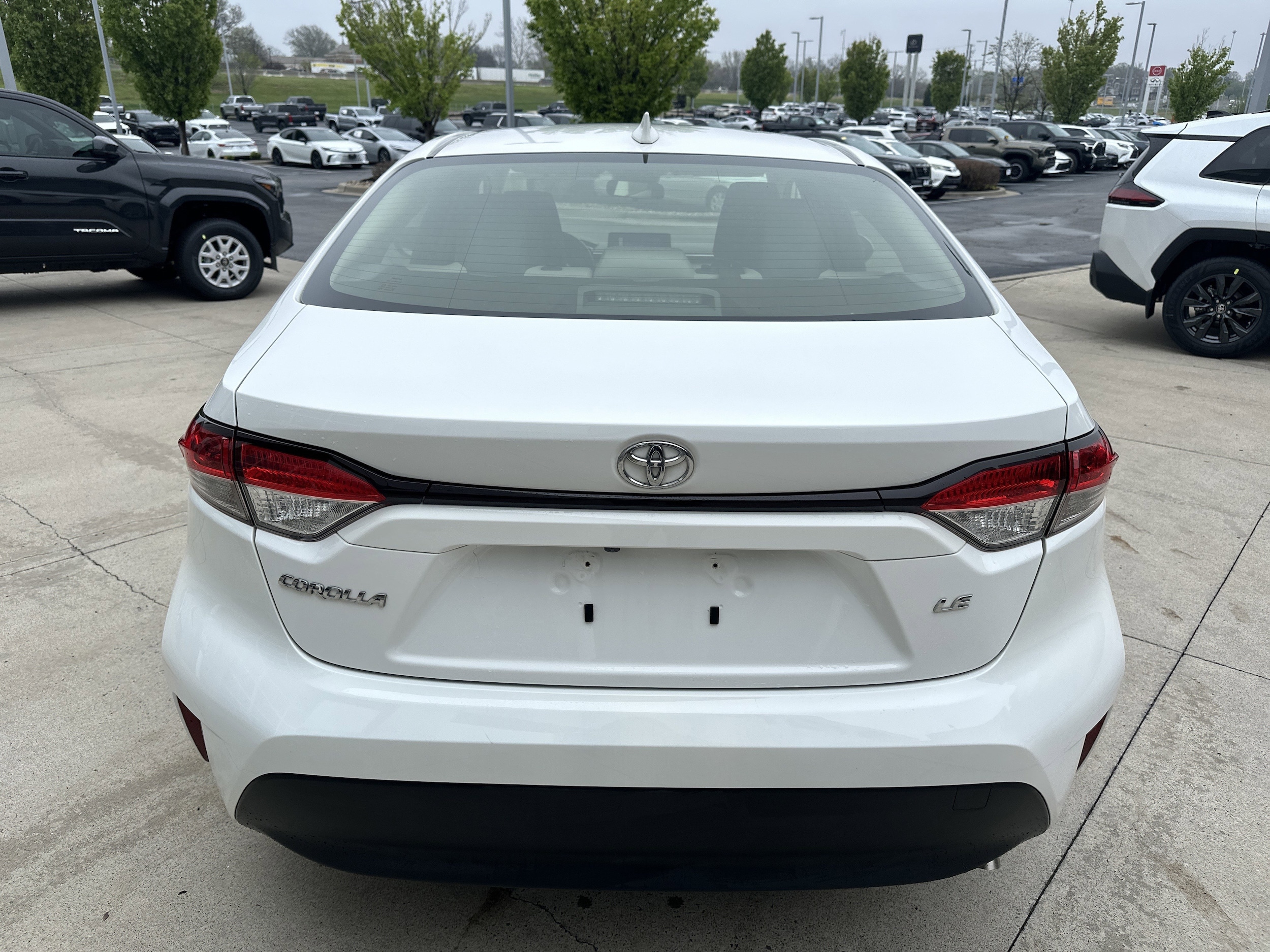 2023 Toyota Corolla LE photo 3