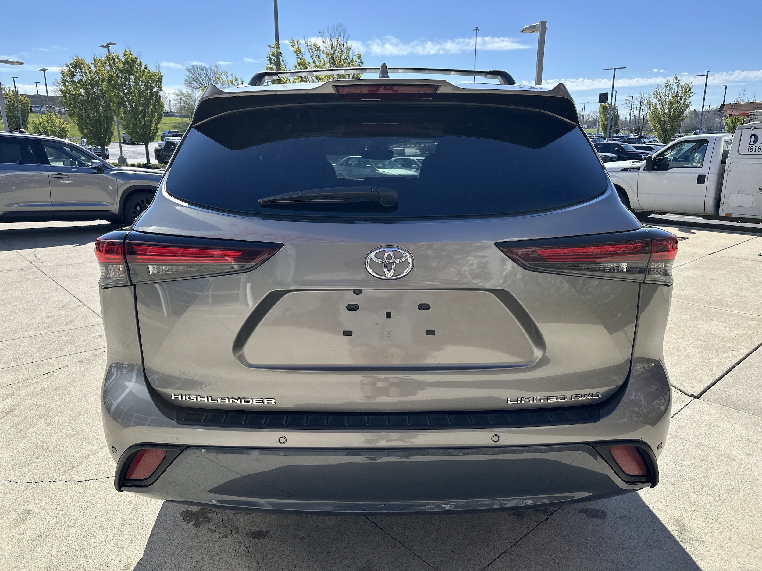 2025 Toyota Highlander Limited photo 3