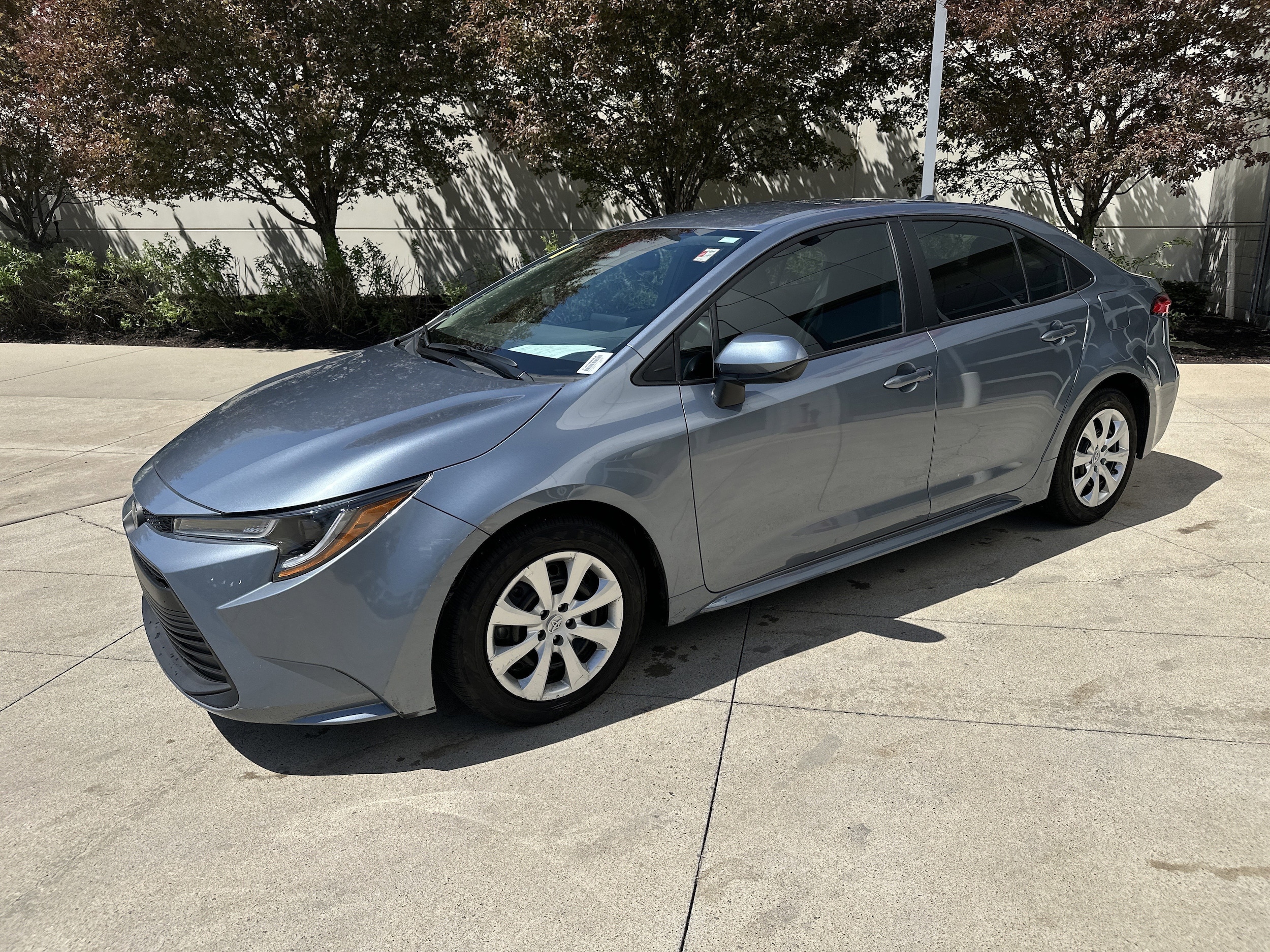 2023 Toyota Corolla LE photo 3