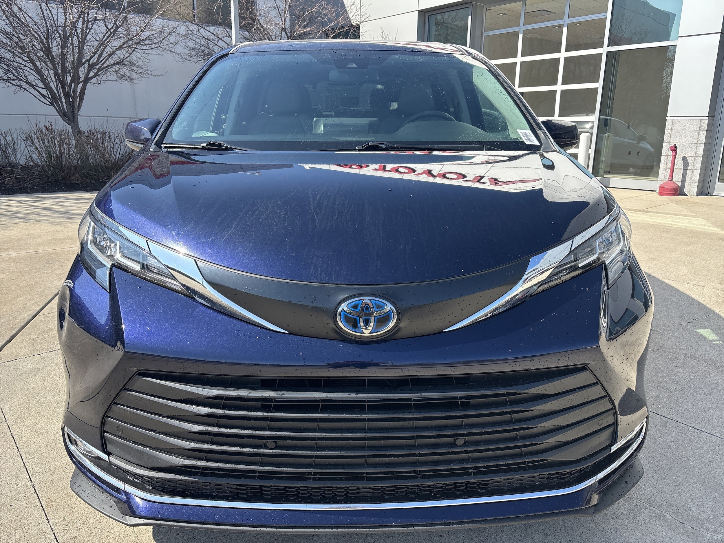 2022 Toyota Sienna XLE photo 4