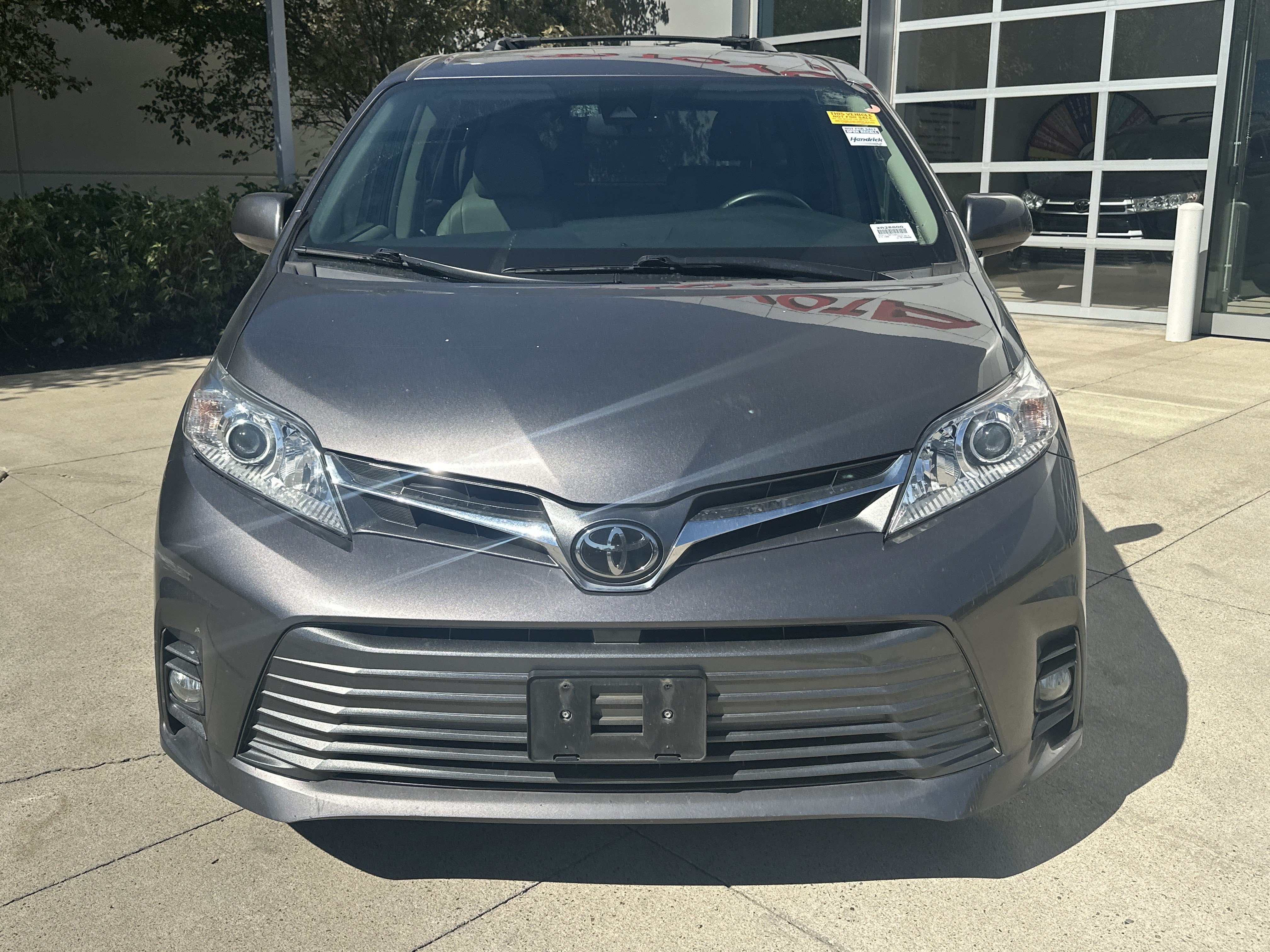 Used 2018 Toyota Sienna XLE Minivan