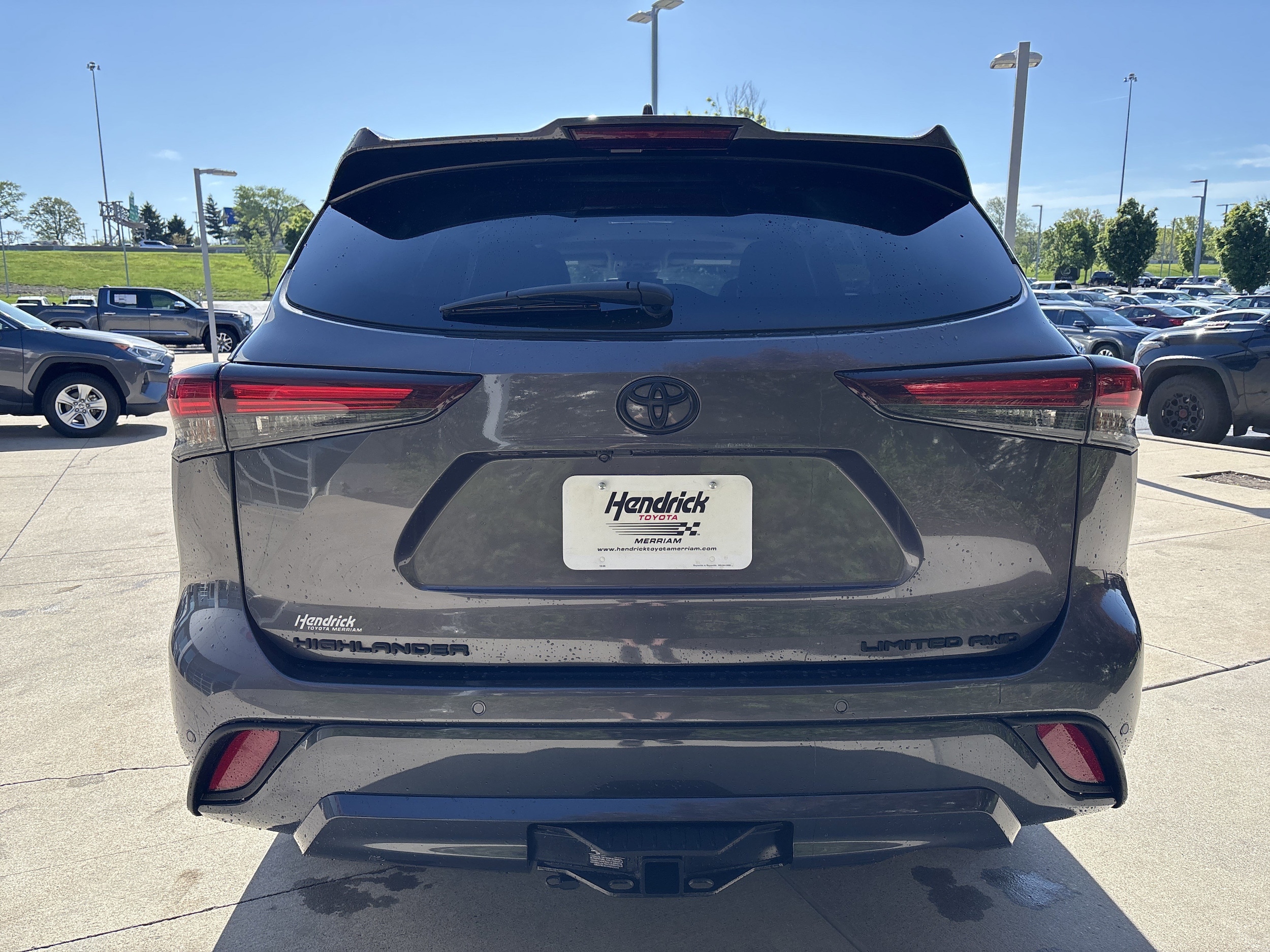 2024 Toyota Highlander Limited photo 6