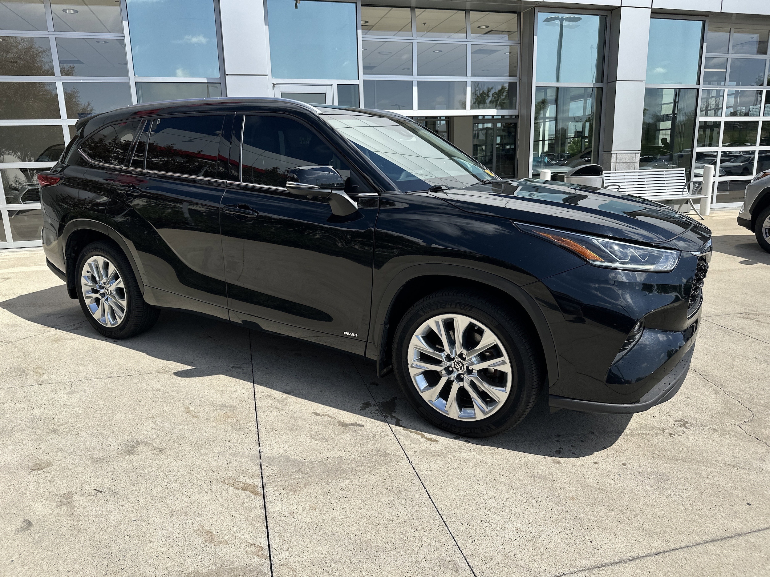 Used 2023 Toyota Highlander Limited with VIN 5TDXBRCHXPS581710 for sale in Kansas City