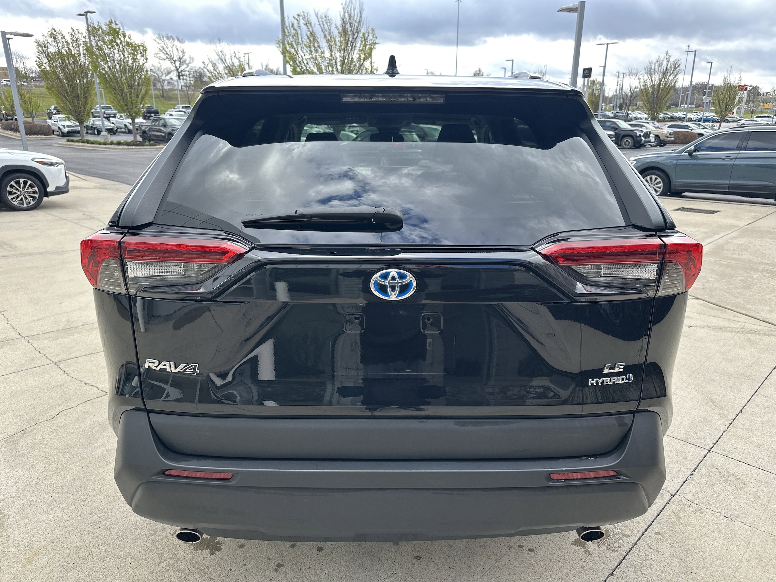 2021 Toyota RAV4 Hybrid LE photo 3