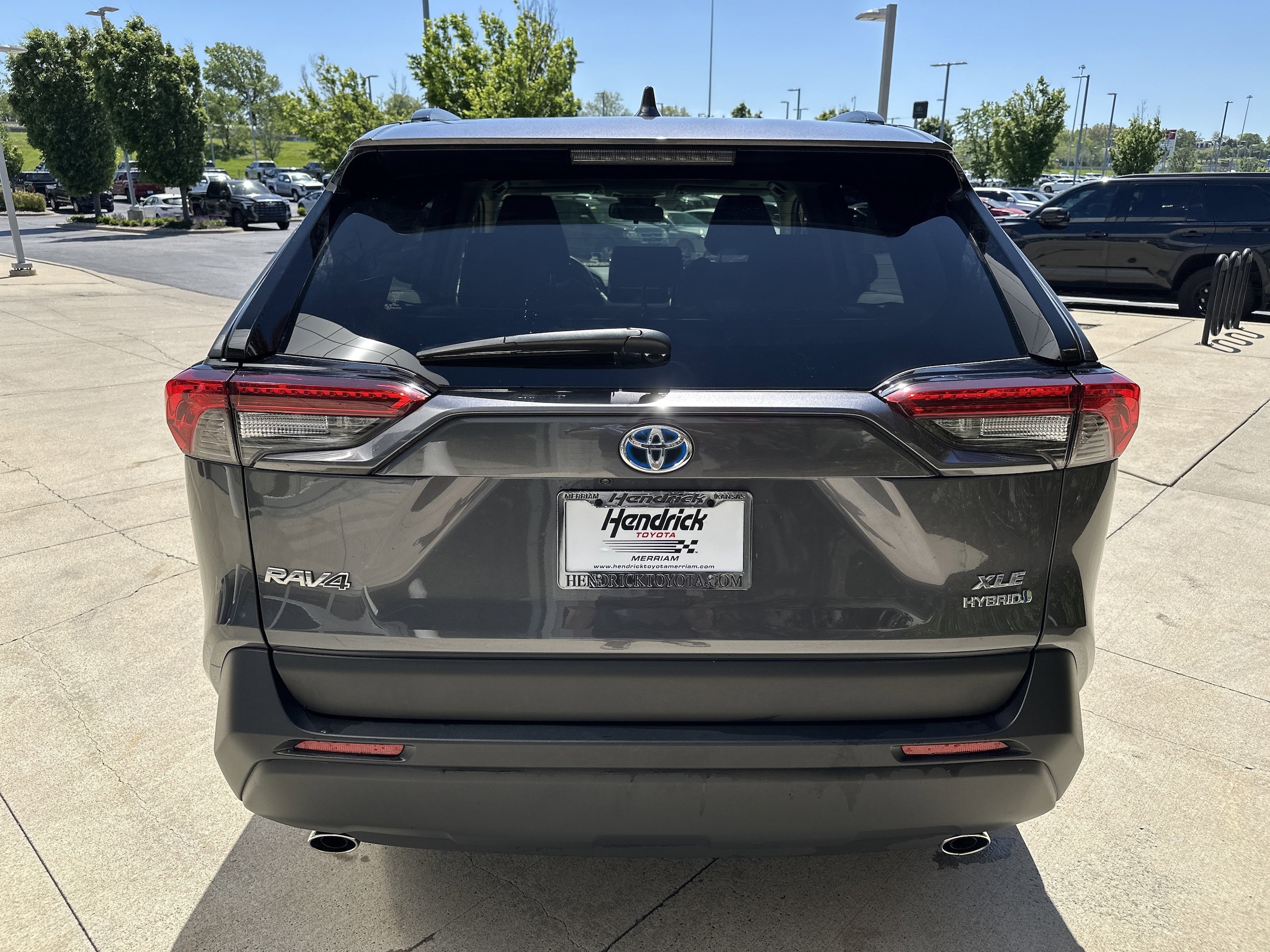 2023 Toyota RAV4 Hybrid XLE photo 6