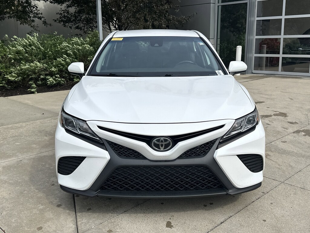 Used 2020 Toyota Camry SE Sedan