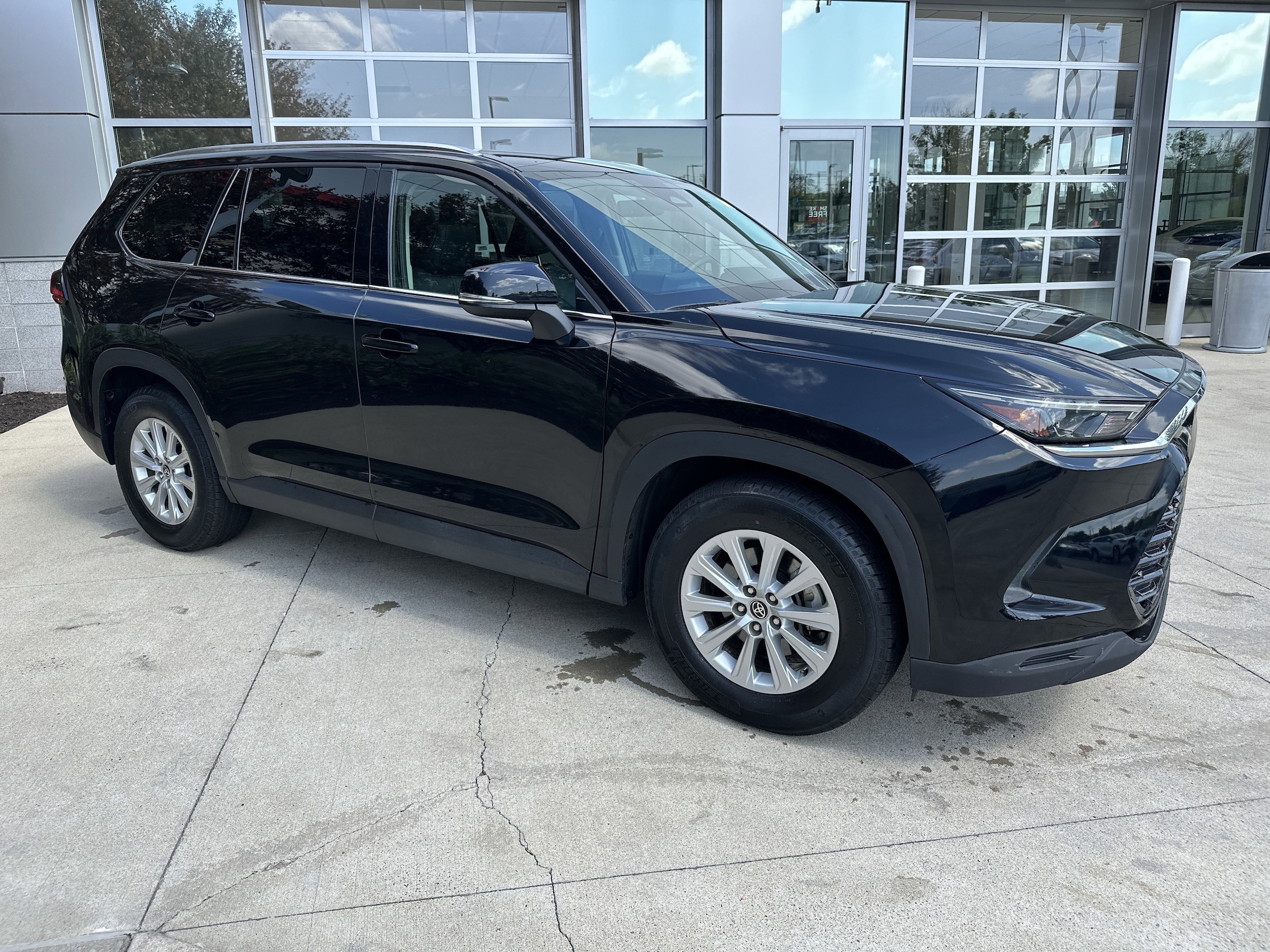 Certified 2025 Toyota Grand Highlander XLE with VIN 5TDAAAB5XSS084117 for sale in Kansas City