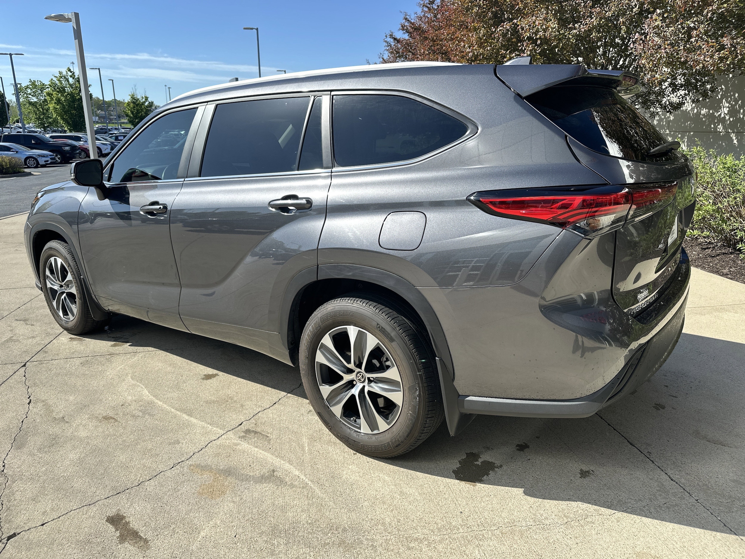 2023 Toyota Highlander XLE photo 6