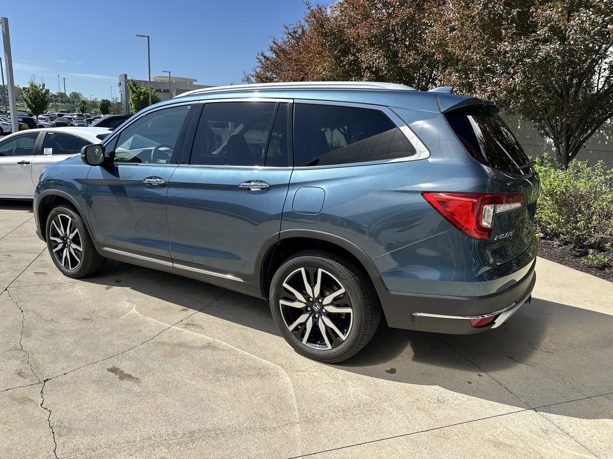 2021 Honda Pilot Touring 7-Passenger photo 6