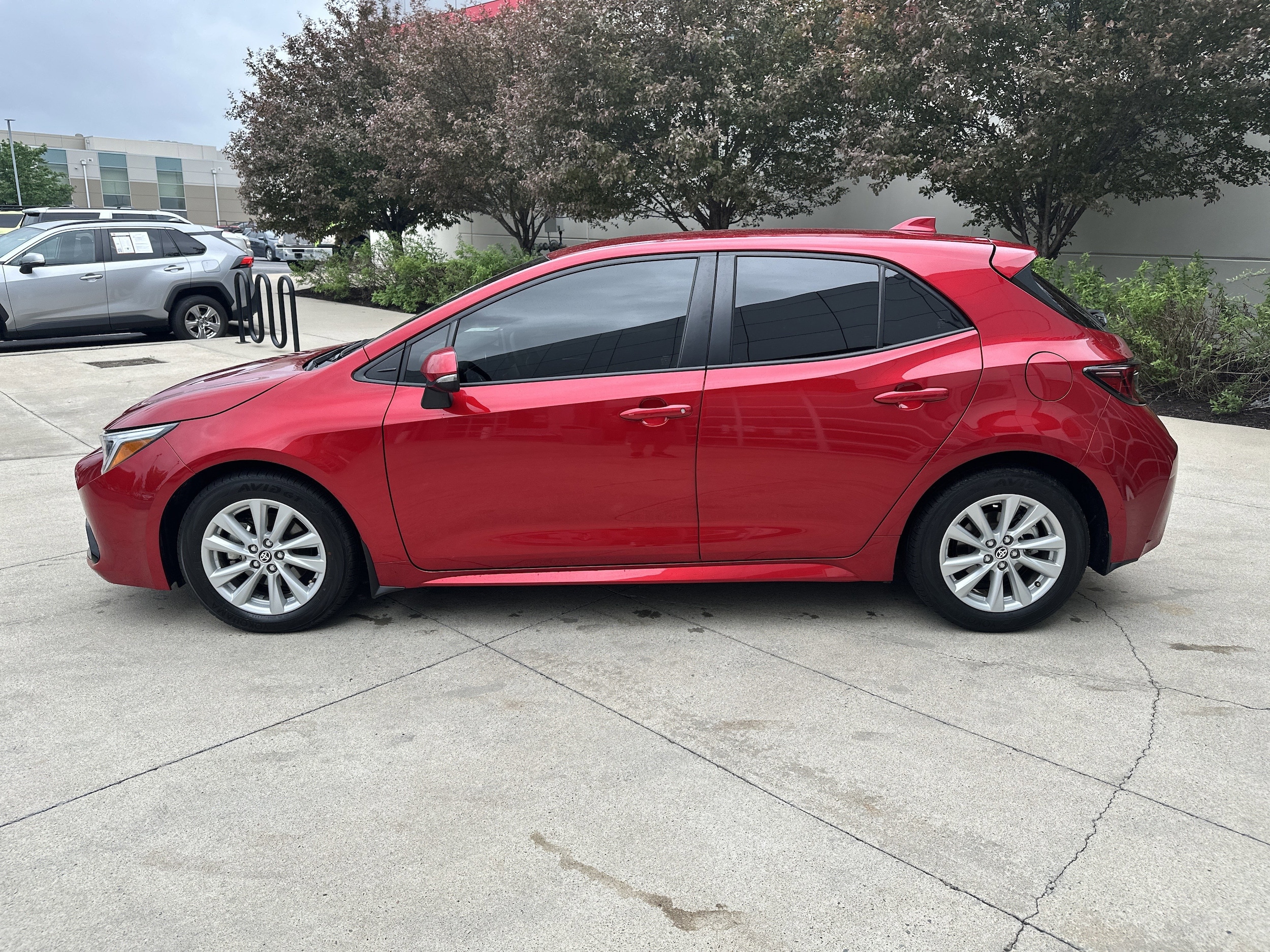 2025 Toyota Corolla Hatchback SE photo 3