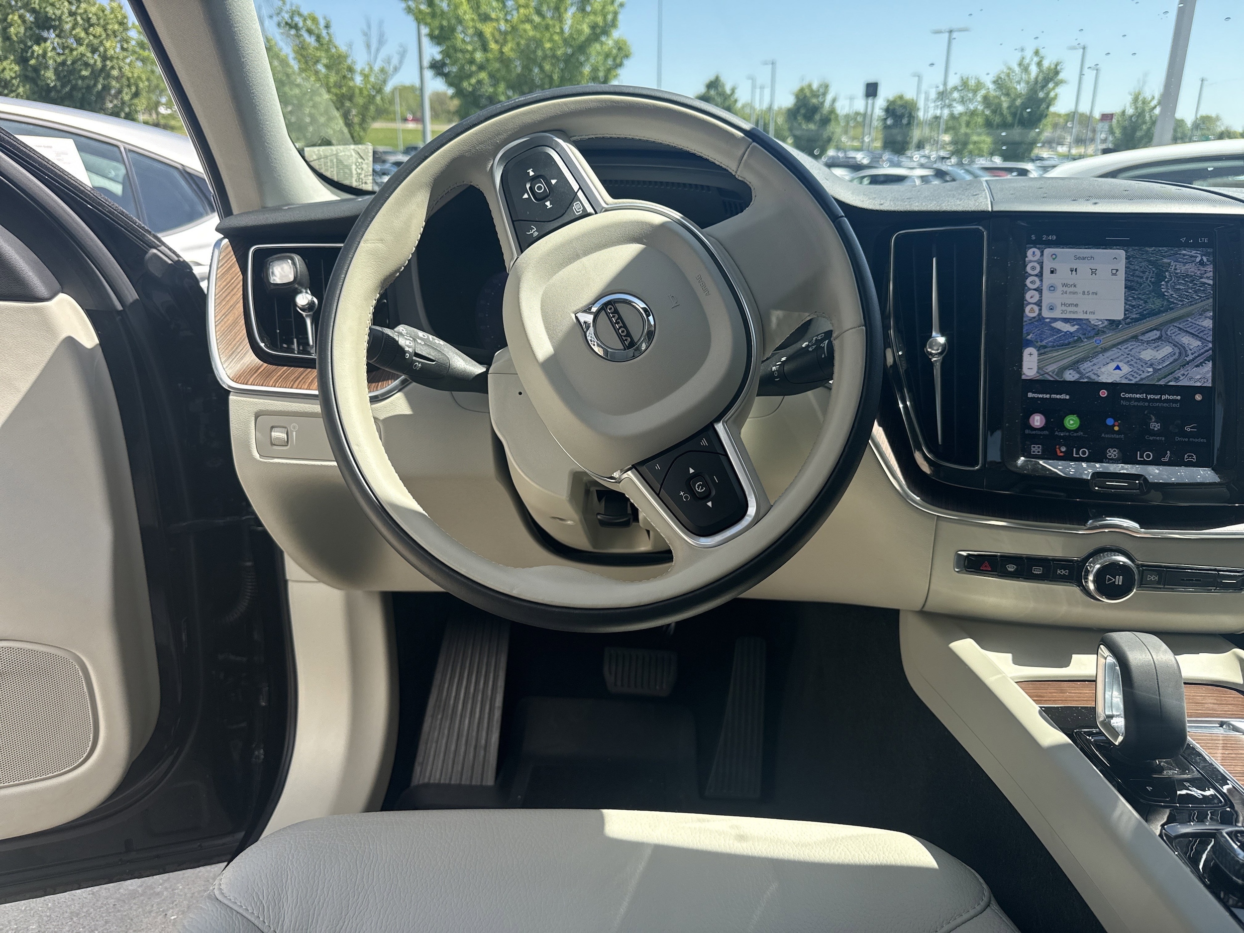 2022 Volvo XC60 Momentum photo 5