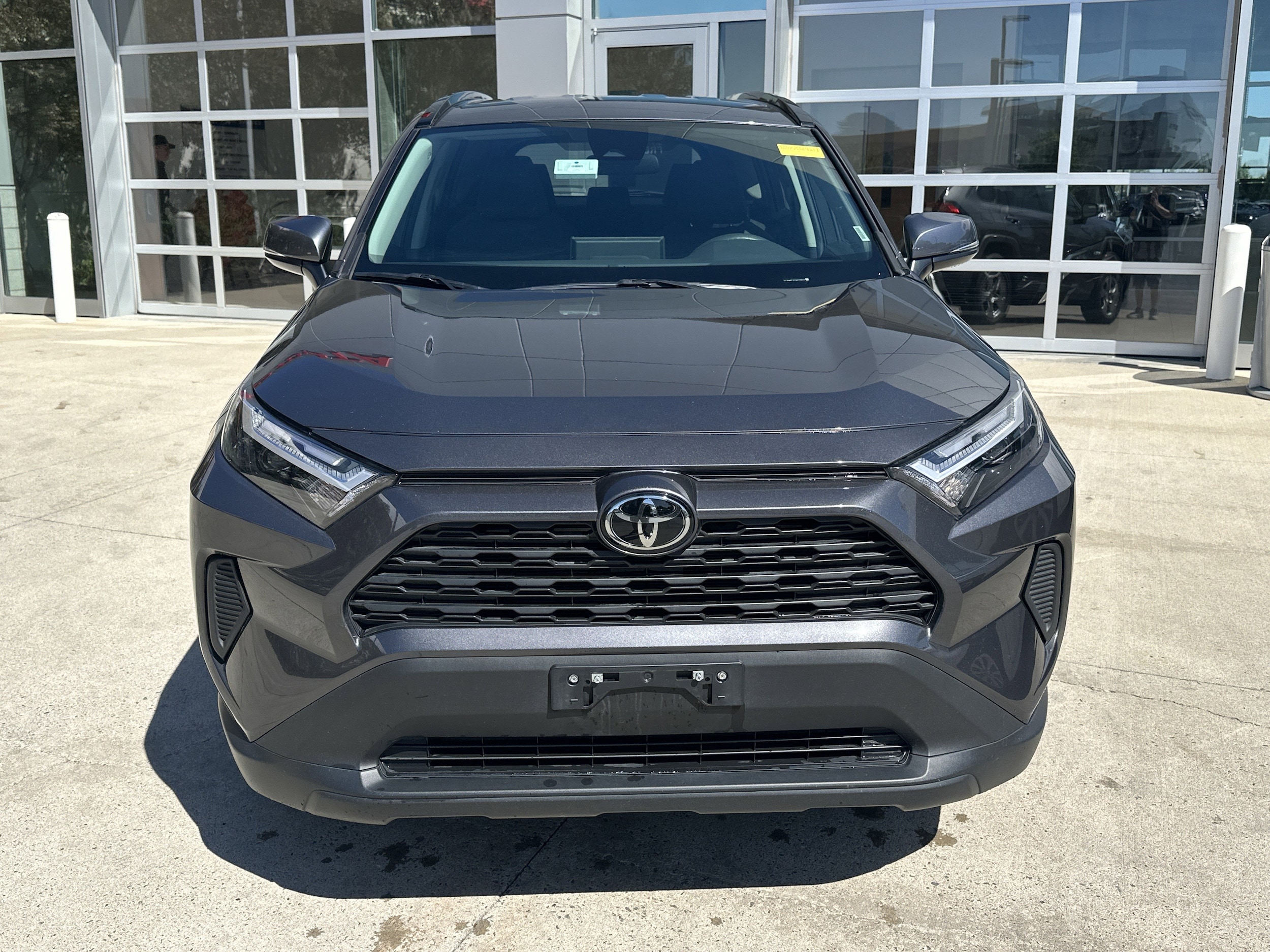 2025 Toyota RAV4 Hybrid XLE photo 4