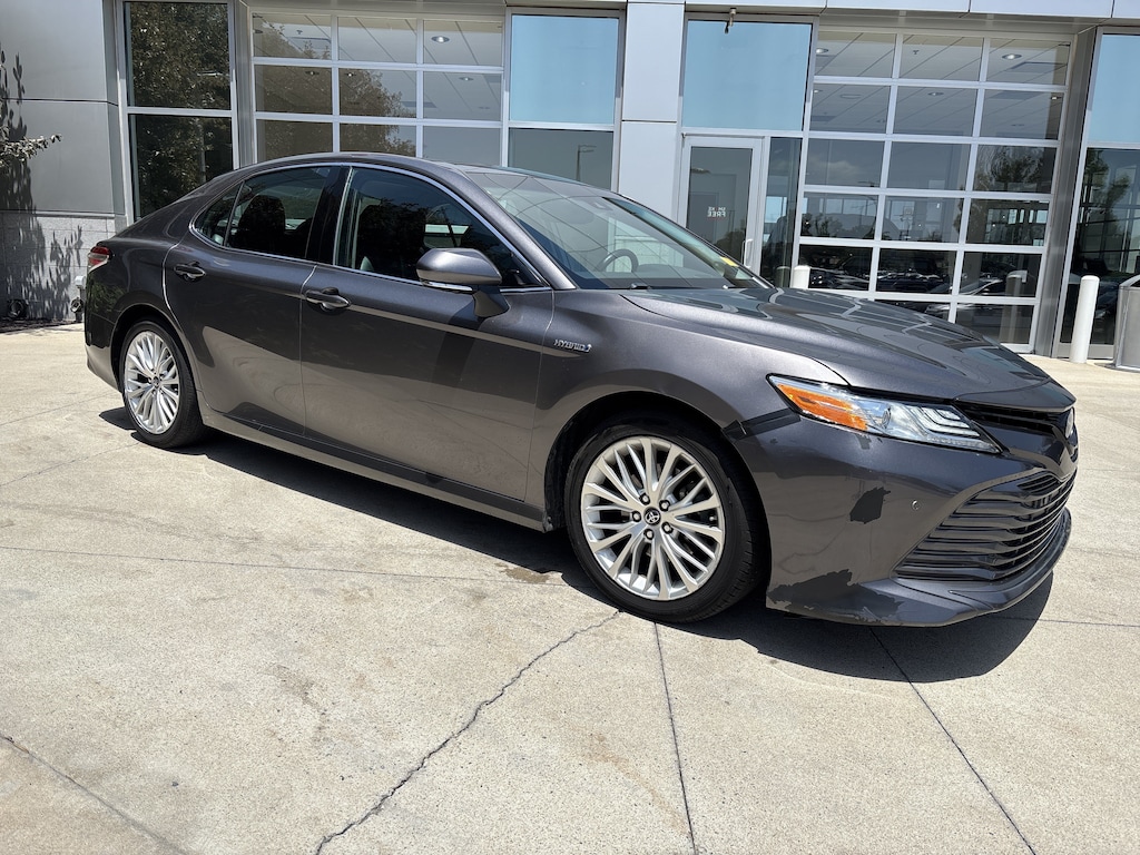 Used 2018 Toyota Camry Hybrid XLE Sedan