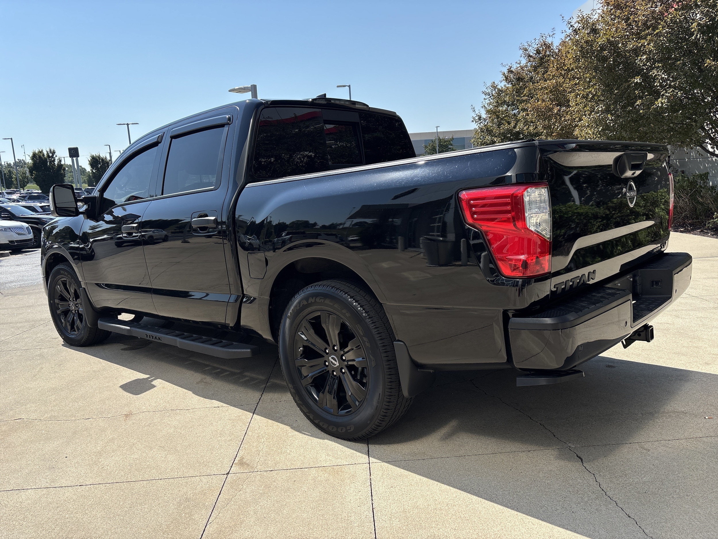 2023 Nissan Titan SV