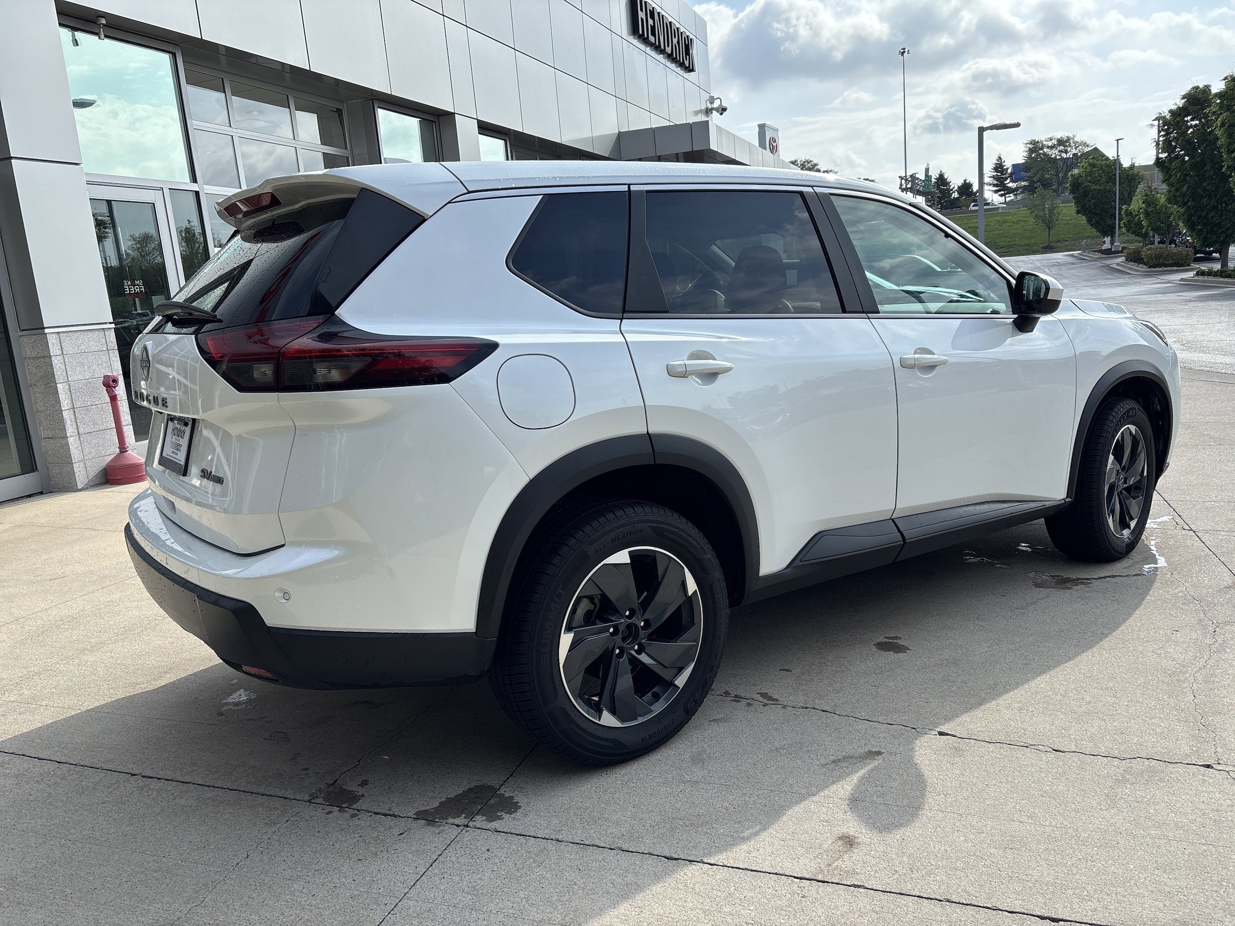 2024 Nissan Rogue SV photo 5