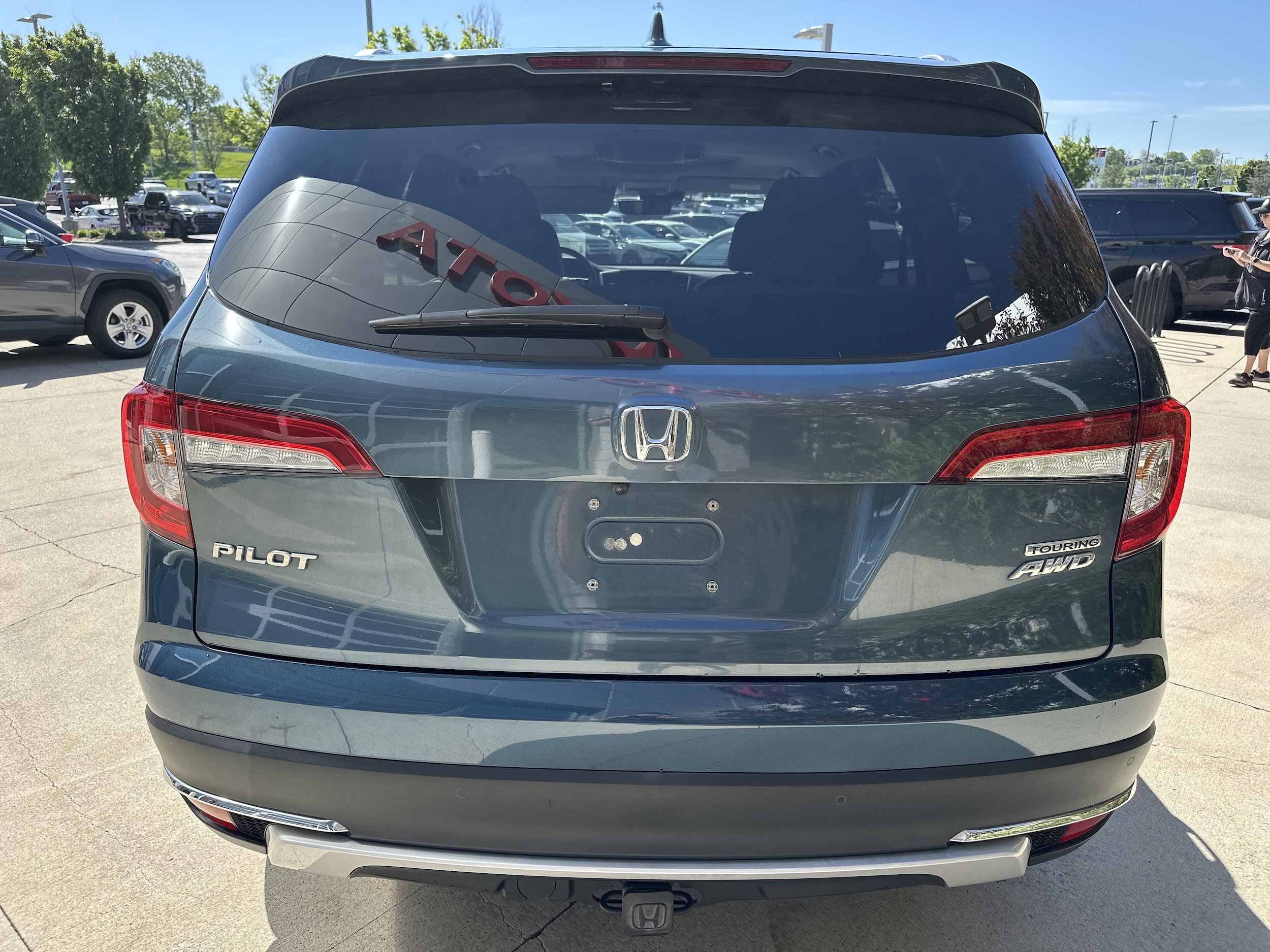 2021 Honda Pilot Touring 7-Passenger photo 3