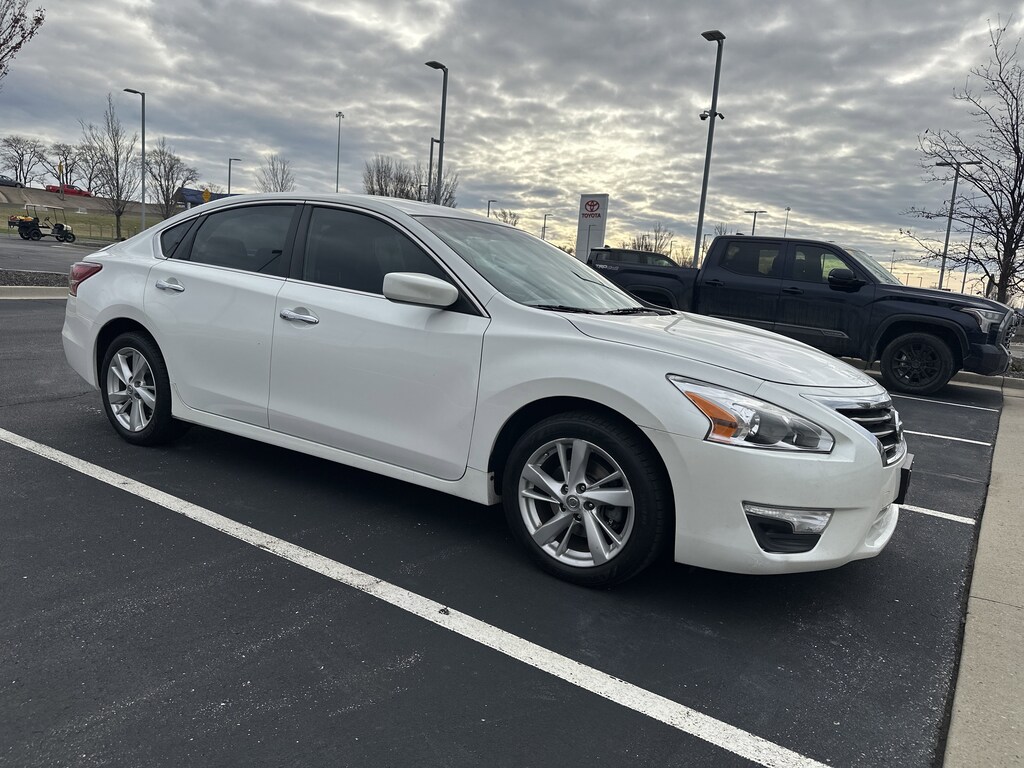Used 2013 Nissan Altima 2.5 SV Sedan